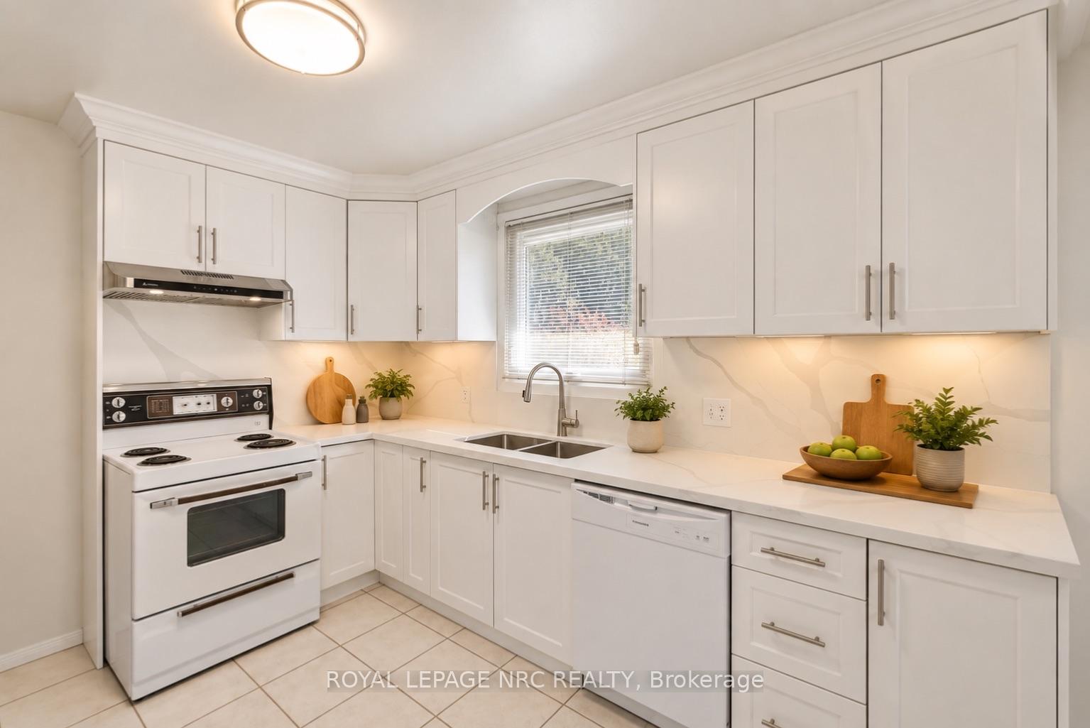 Photo 12 of 6771 Argyll Court, Niagara Falls, Arad/Fallsview — HOMEH