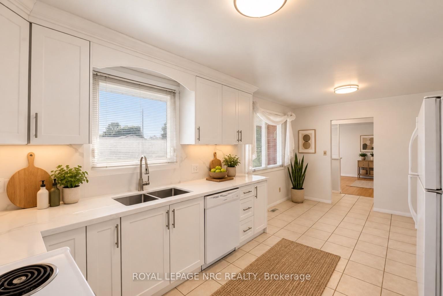 Photo 14 of 6771 Argyll Court, Niagara Falls, Arad/Fallsview — HOMEH