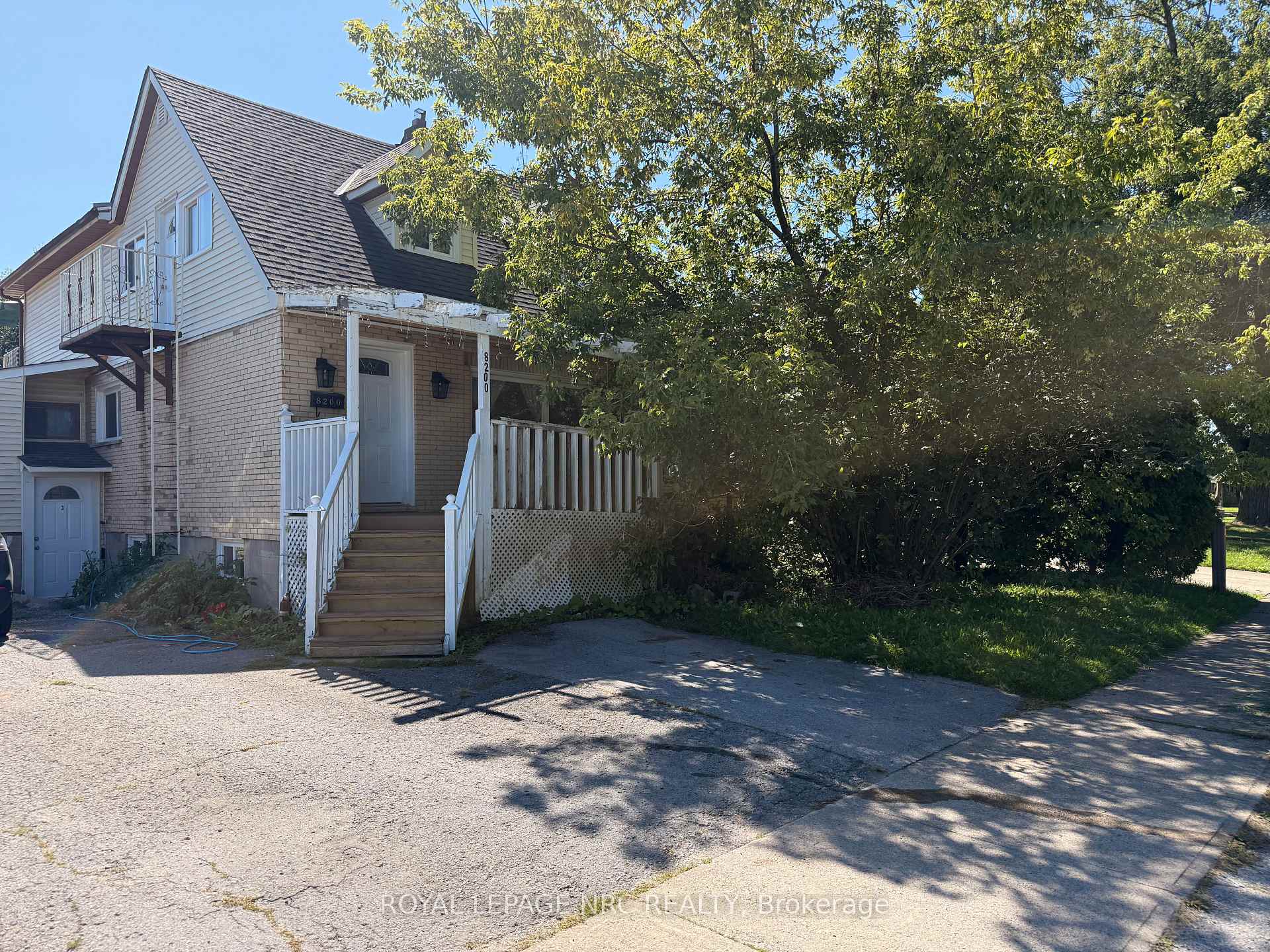 Photo of Unit Main level, 8200 Woodbine Street