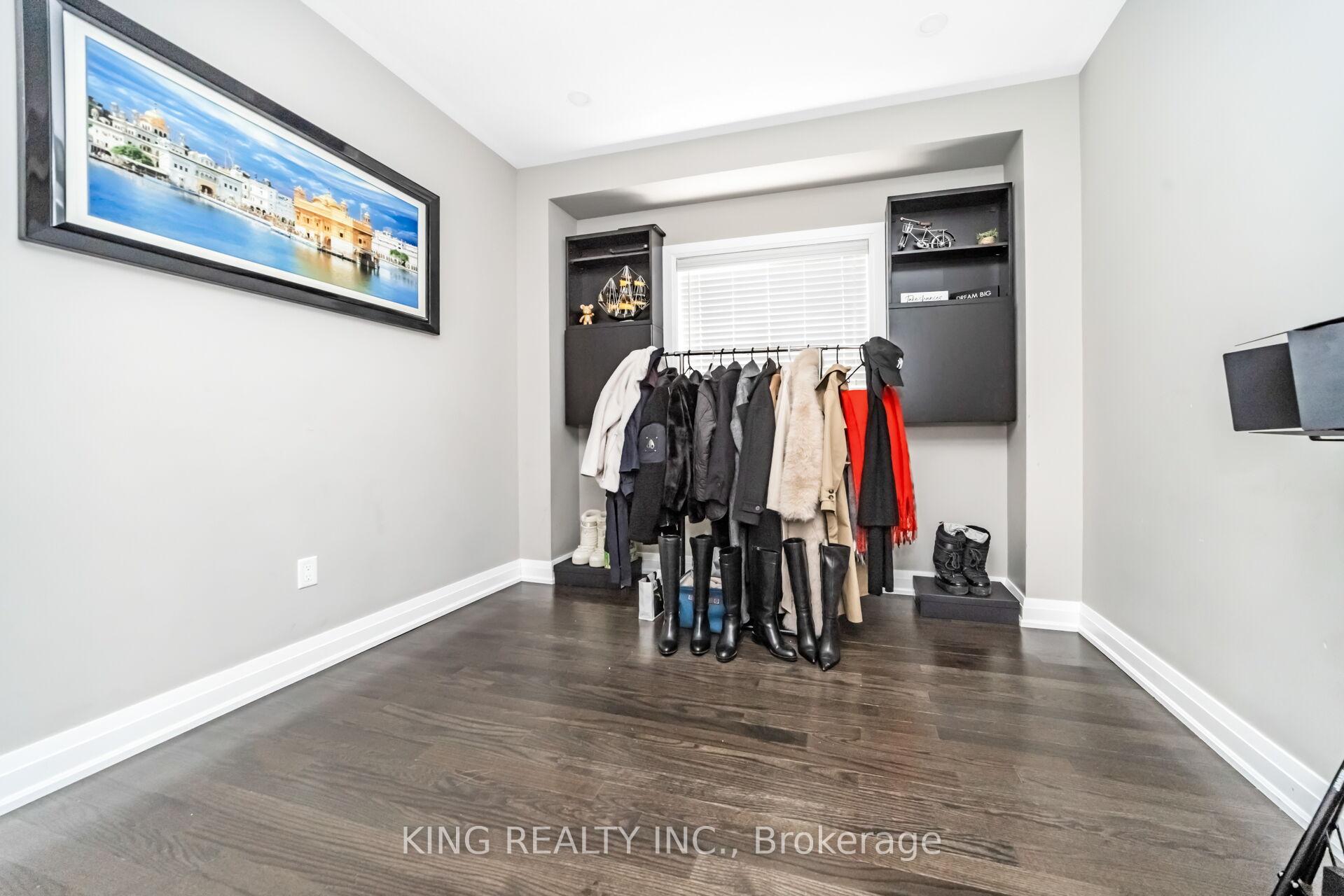 Photo 6 of 11 Malpass Street, Brampton, Northwest Brampton — HOMEH