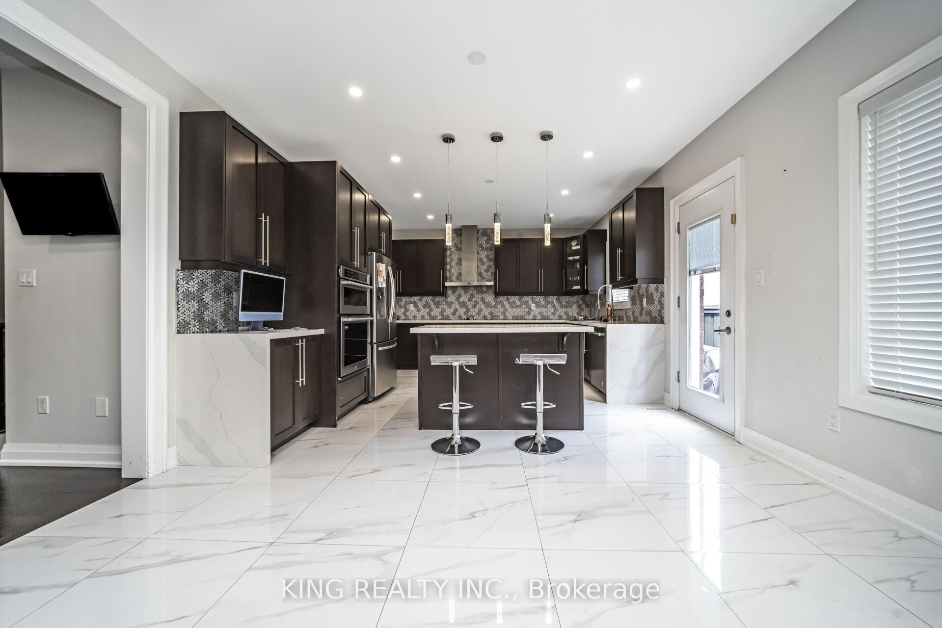 Photo 9 of 11 Malpass Street, Brampton, Northwest Brampton — HOMEH