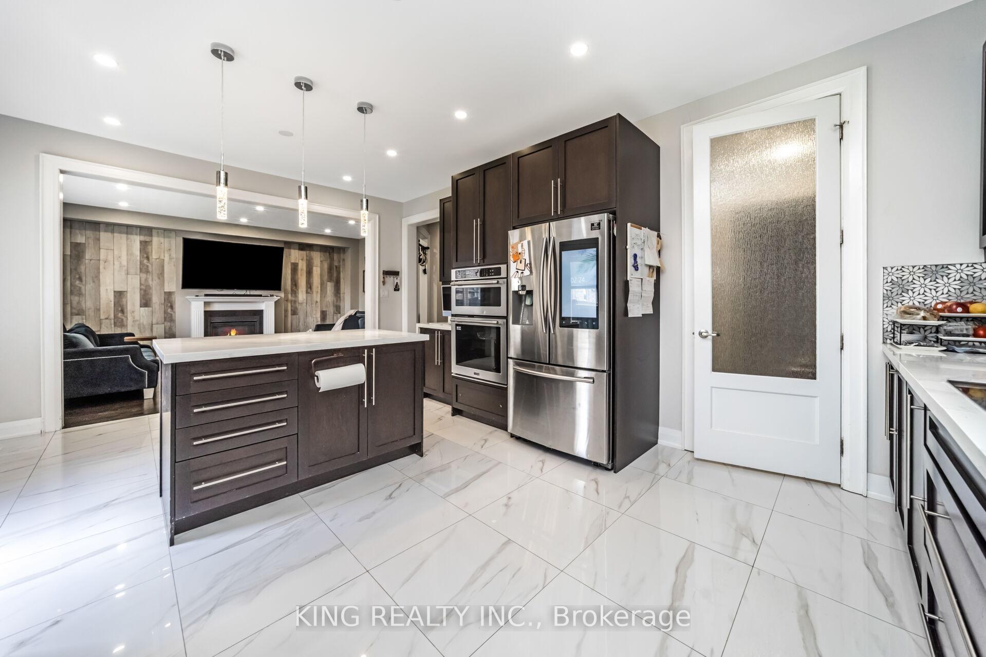 Photo 12 of 11 Malpass Street, Brampton, Northwest Brampton — HOMEH