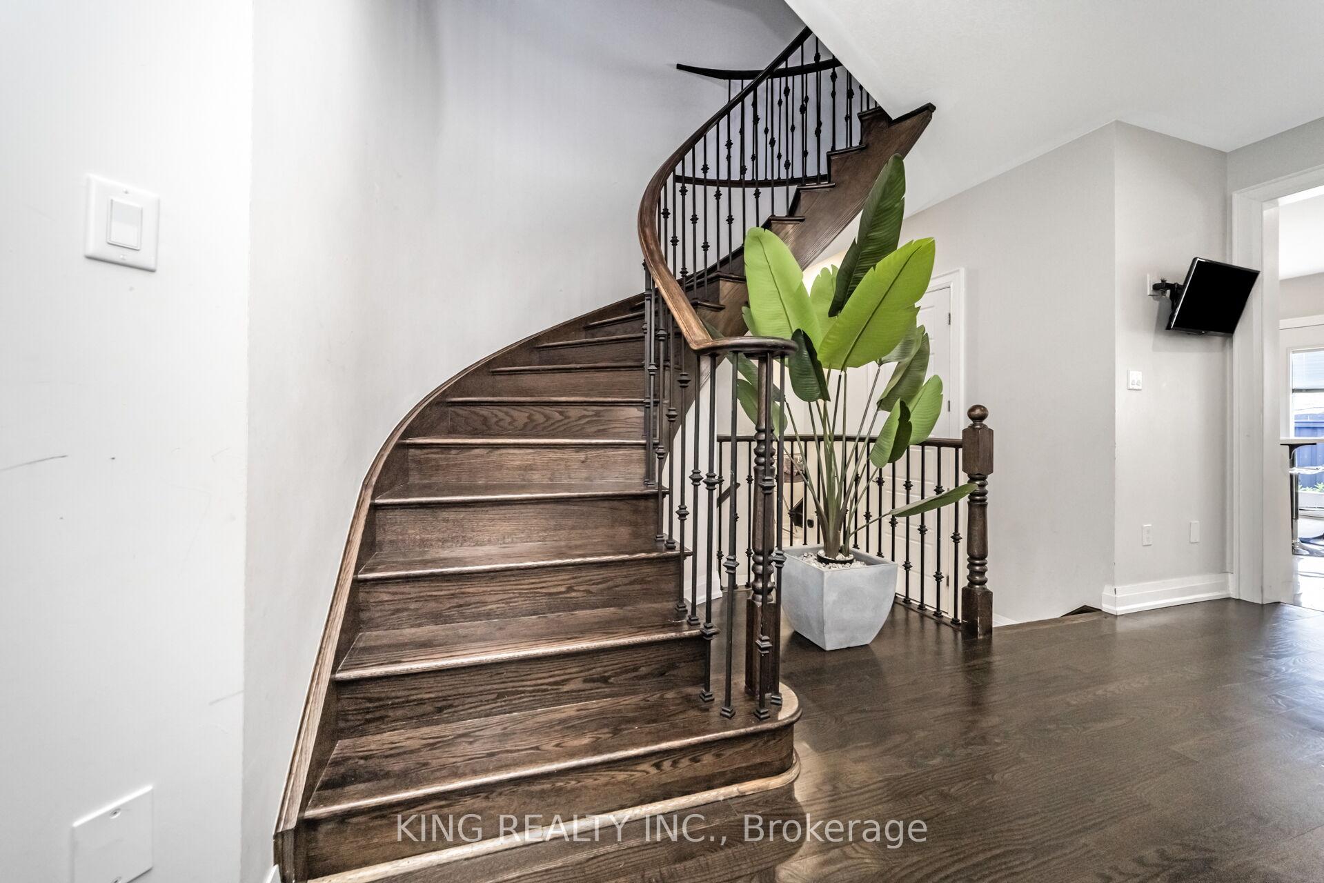 Photo 14 of 11 Malpass Street, Brampton, Northwest Brampton — HOMEH