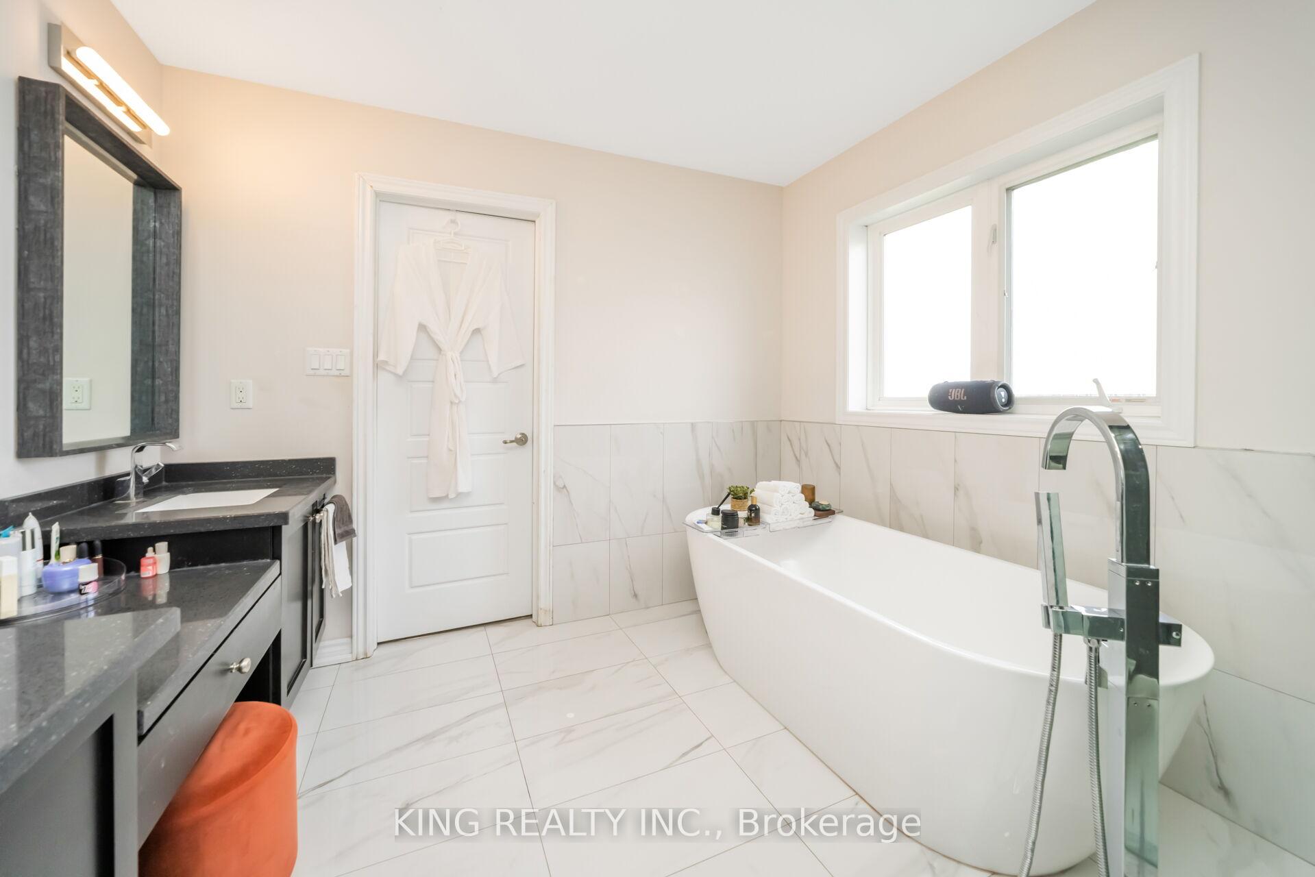 Photo 20 of 11 Malpass Street, Brampton, Northwest Brampton — HOMEH