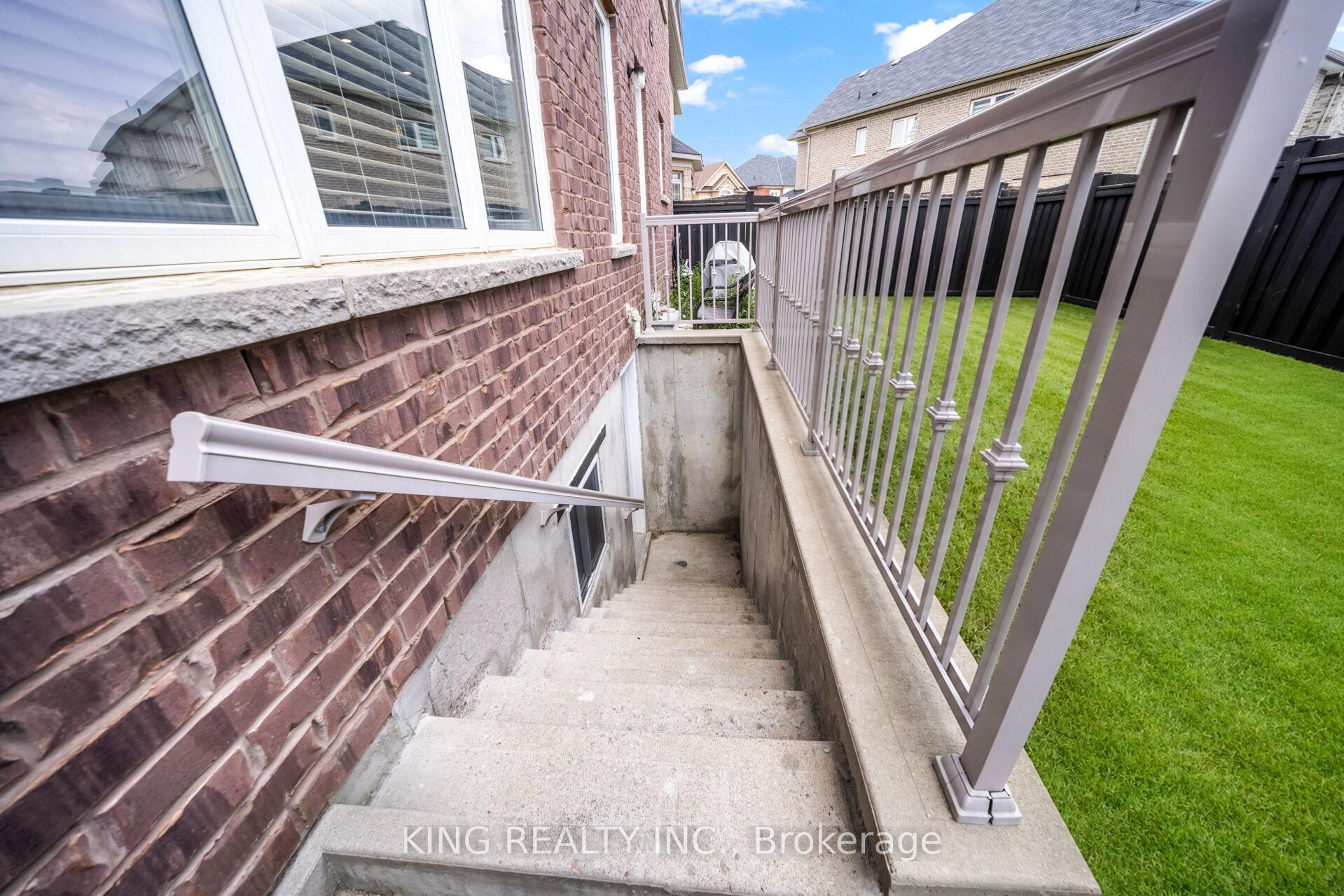 Photo 28 of 11 Malpass Street, Brampton, Northwest Brampton — HOMEH