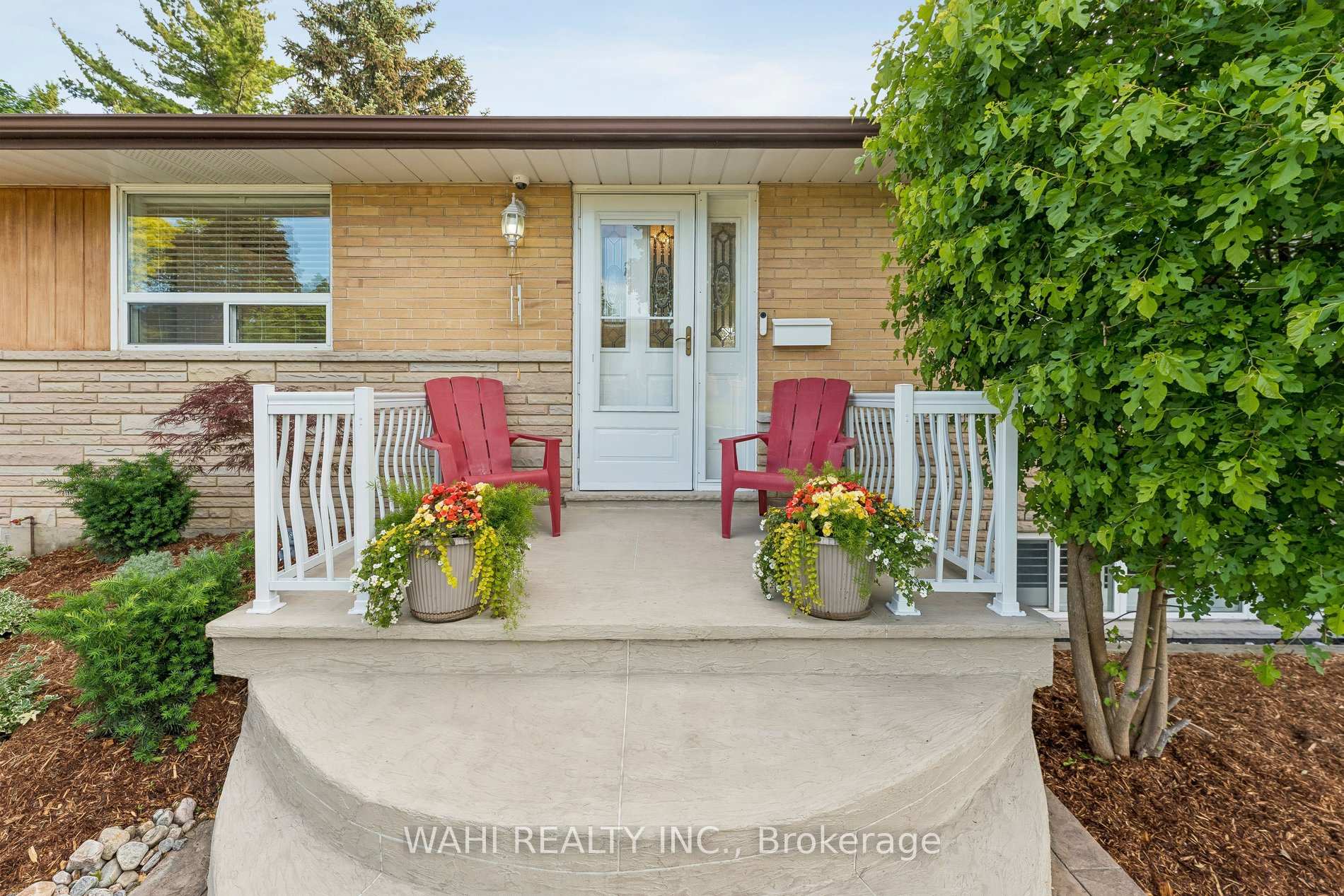 Photo 3 of 39 Nanwood Drive, Brampton, Brampton East — HOMEH