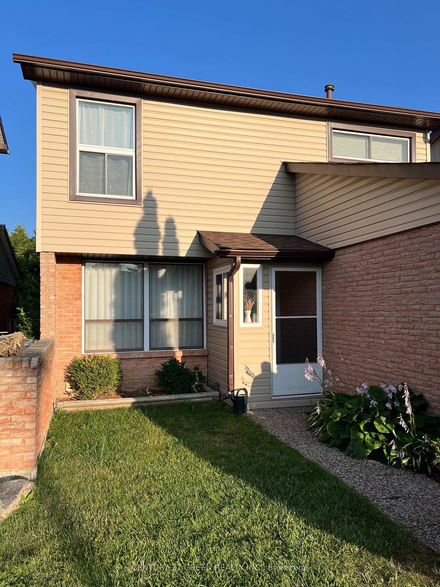 Photo 2 of 51 Cowan Road, Brampton, Brampton West — HOMEH