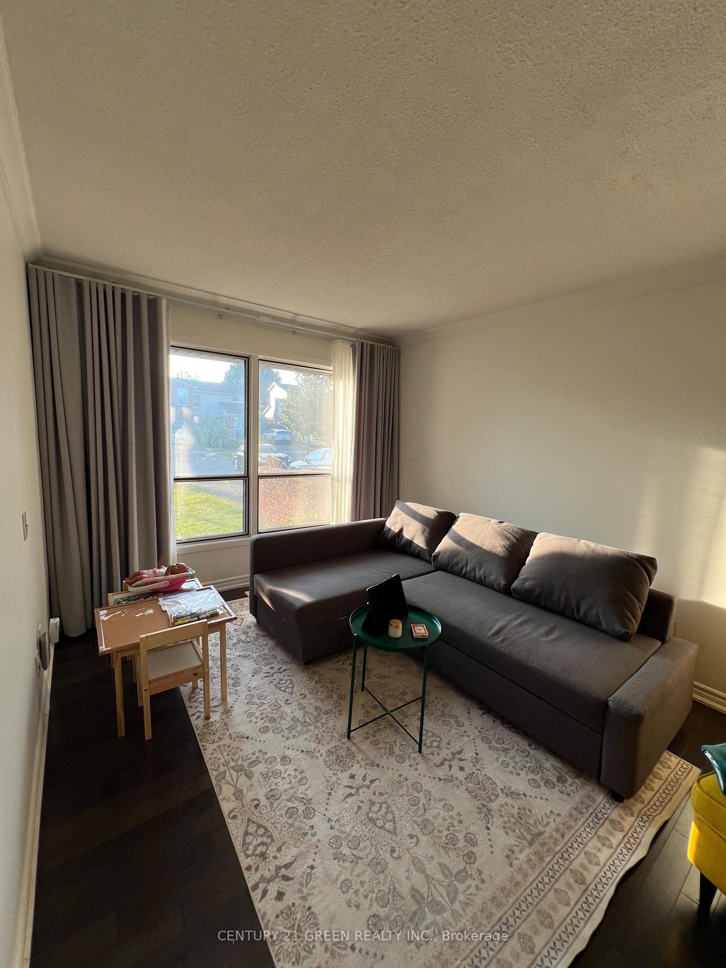 Photo 3 of 51 Cowan Road, Brampton, Brampton West — HOMEH