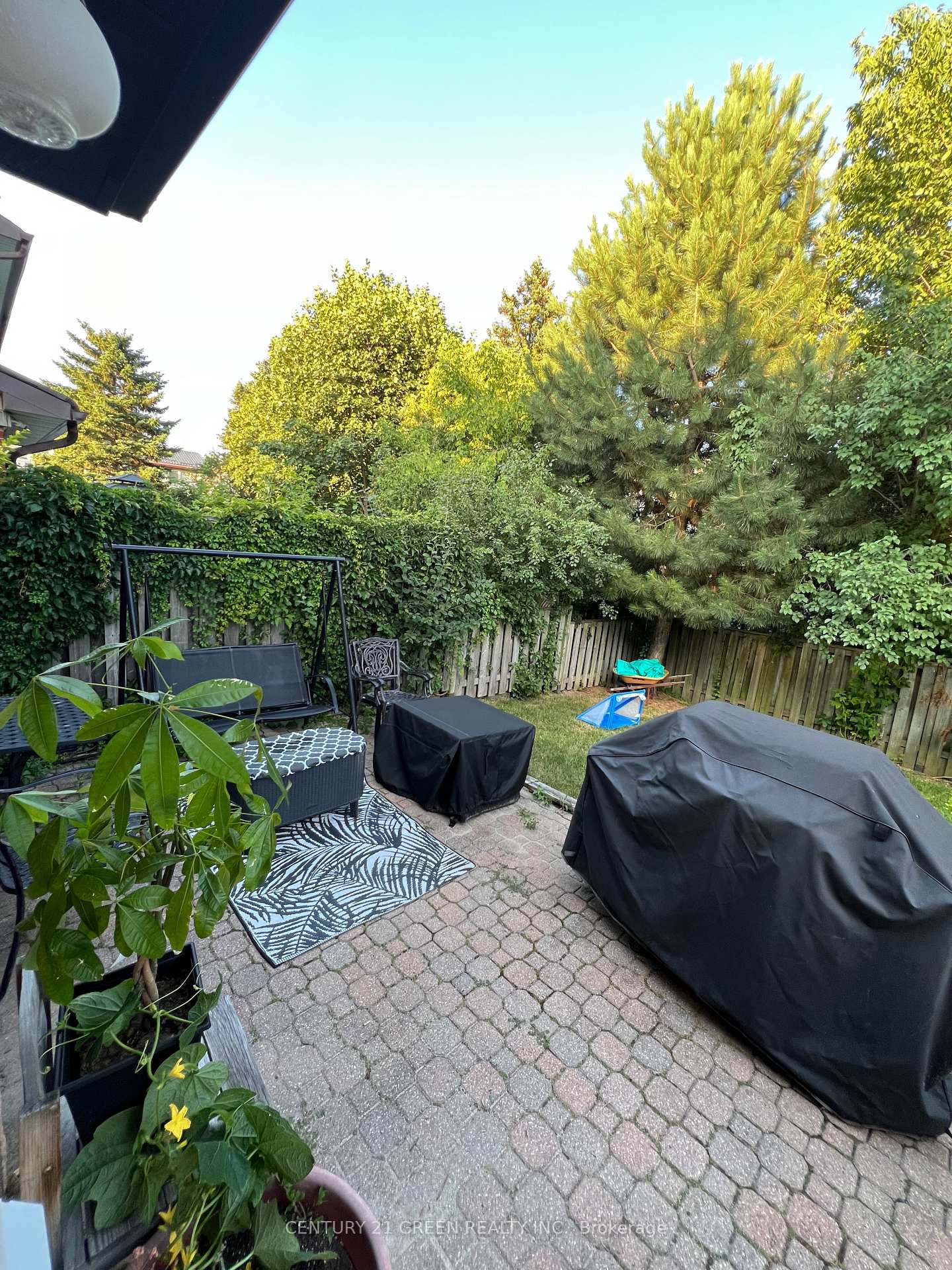 Photo 9 of 51 Cowan Road, Brampton, Brampton West — HOMEH