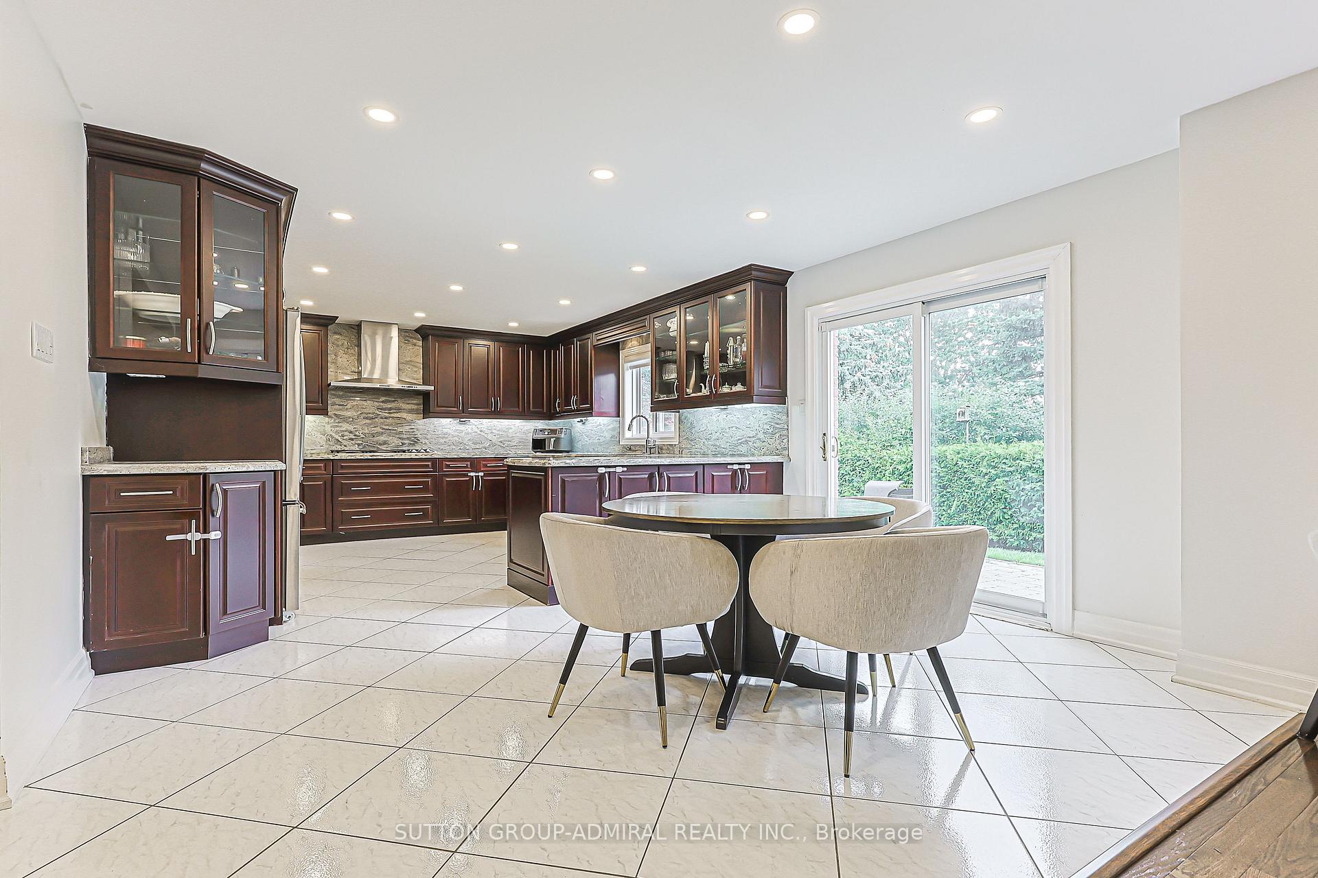 Photo 12 of 62 Pickett Crescent, Richmond Hill, Westbrook — HOMEH