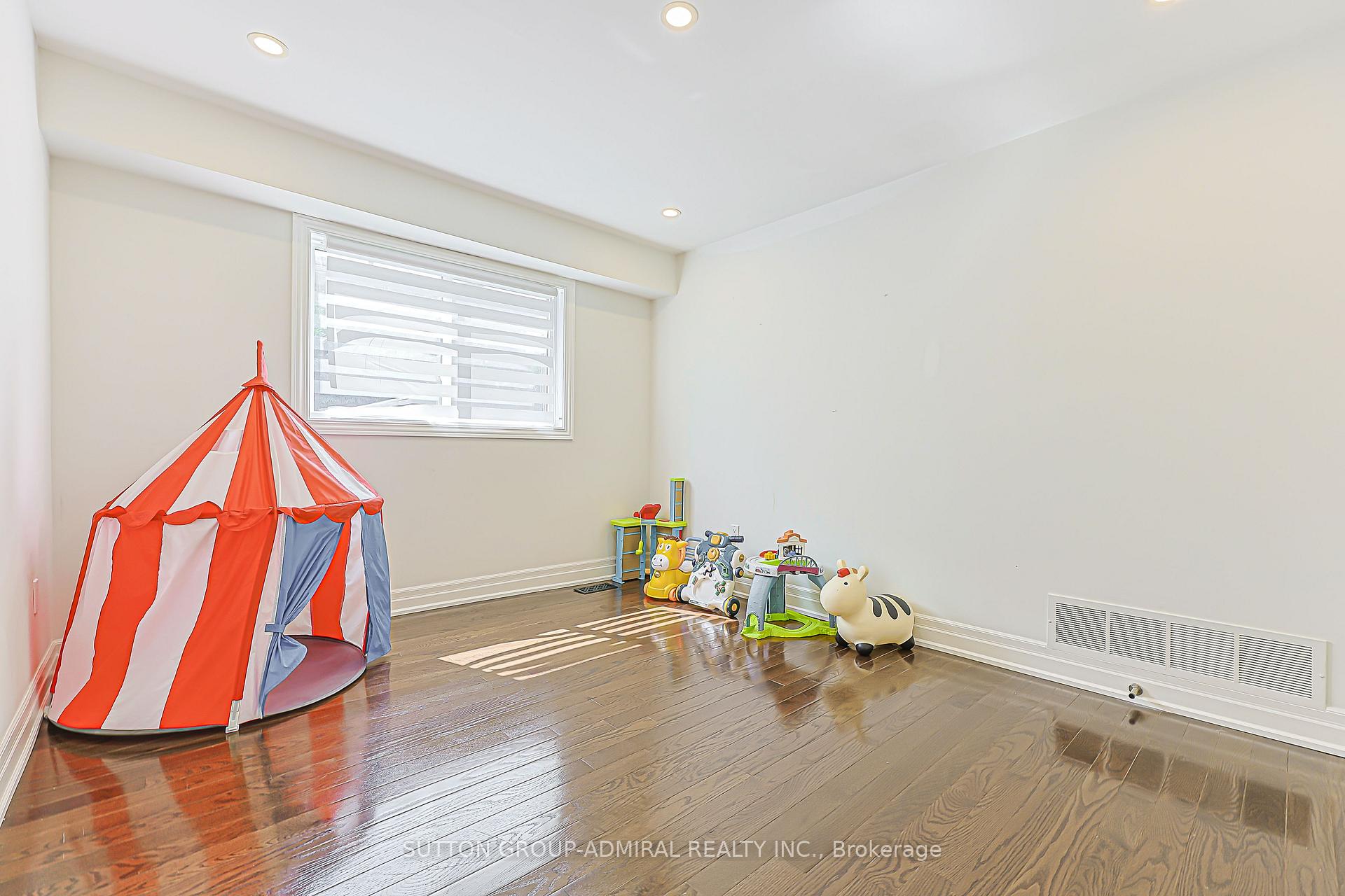 Photo 18 of 62 Pickett Crescent, Richmond Hill, Westbrook — HOMEH