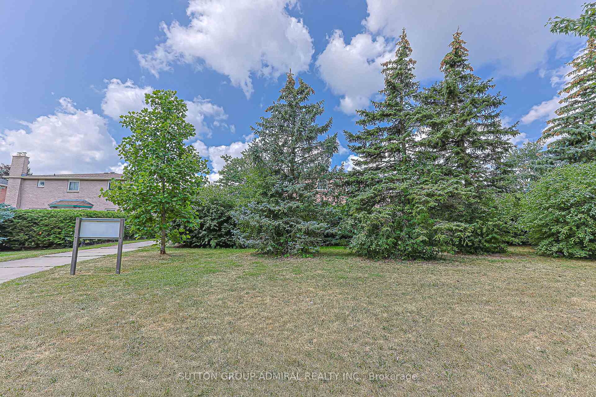 Photo 46 of 62 Pickett Crescent, Richmond Hill, Westbrook — HOMEH