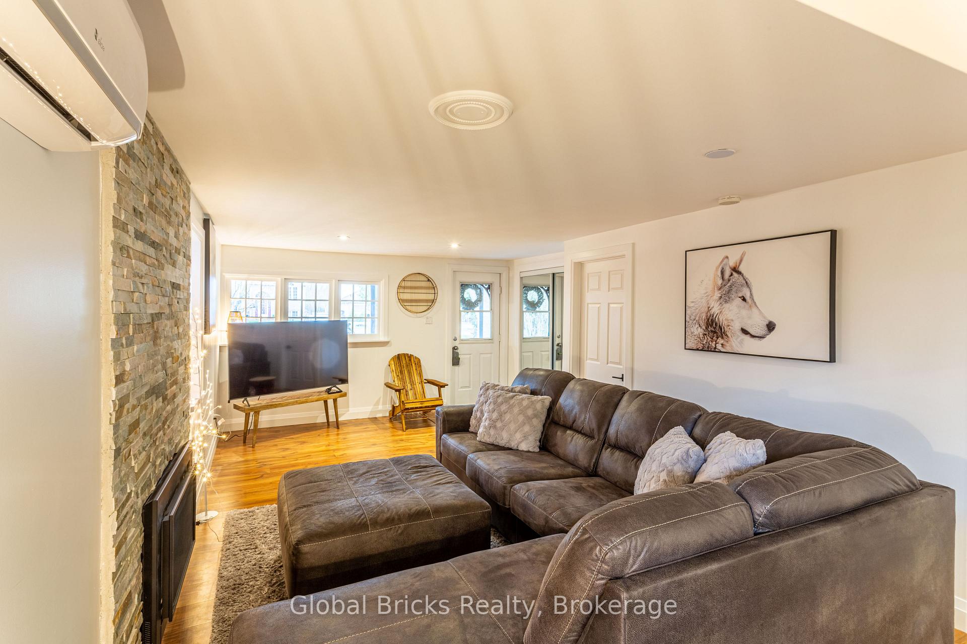 Photo 5 of 648 10th Line, Innisfil, Rural Innisfil — HOMEH