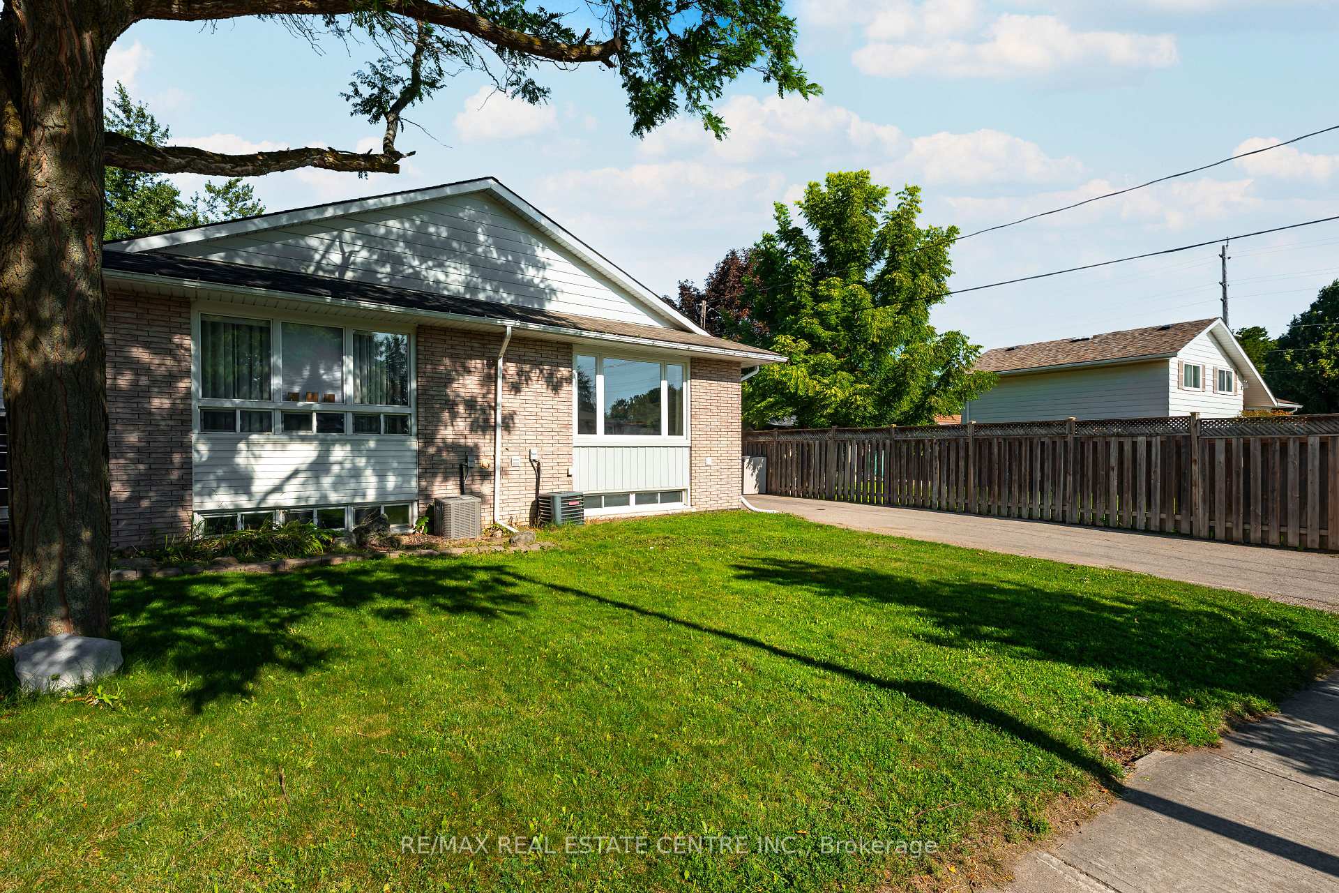 Photo 1 of 7 Madison Avenue, Orangeville — HOMEH