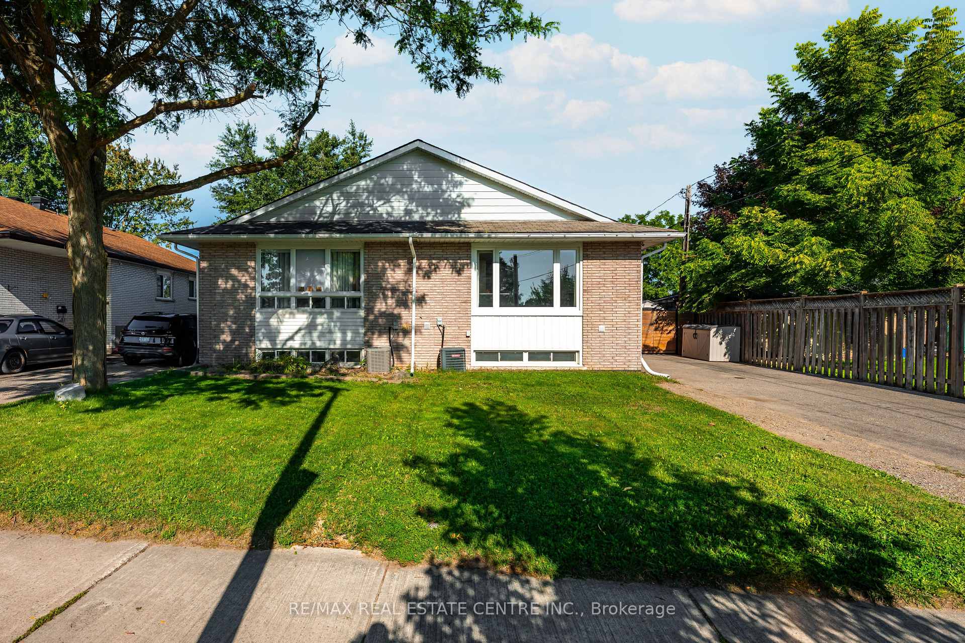 Photo 2 of 7 Madison Avenue, Orangeville — HOMEH