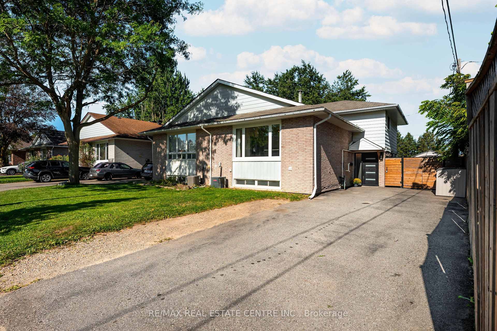 Photo 3 of 7 Madison Avenue, Orangeville — HOMEH