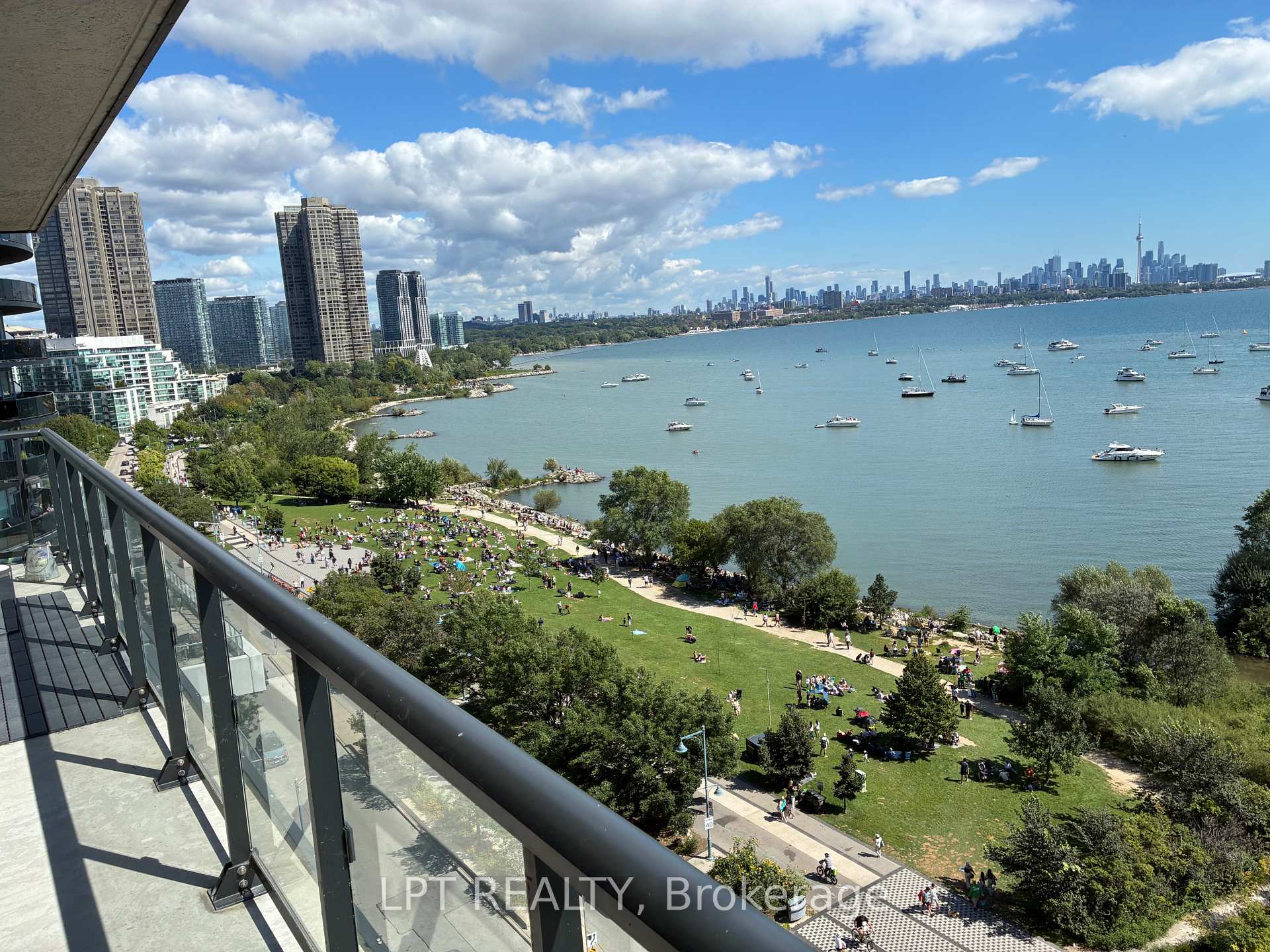 Photo 4 of Unit 1015, 390 Annie Craig Drive, Etobicoke, Mimico — HOMEH