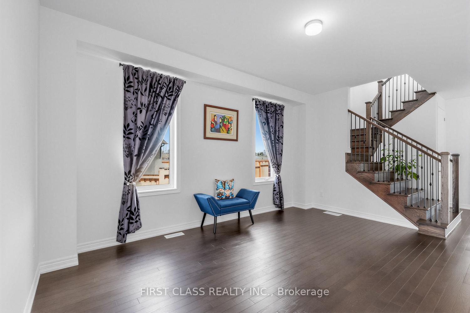 Photo 4 of 15 Abbey Crescent, Barrie, Rural Barrie Southeast — HOMEH
