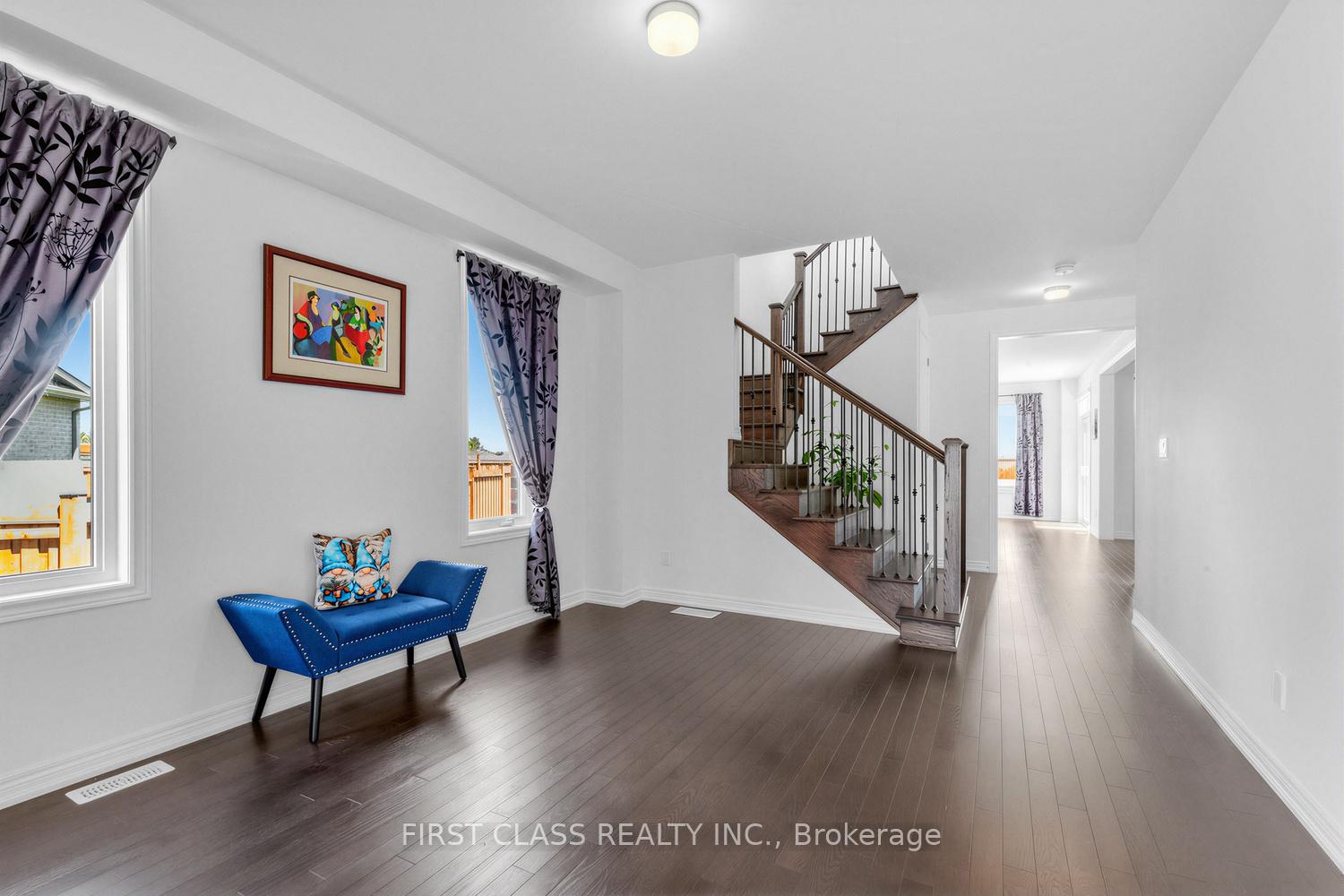 Photo 5 of 15 Abbey Crescent, Barrie, Rural Barrie Southeast — HOMEH