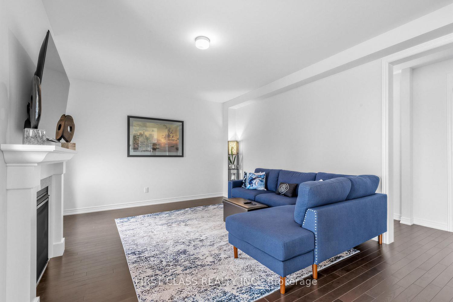 Photo 10 of 15 Abbey Crescent, Barrie, Rural Barrie Southeast — HOMEH