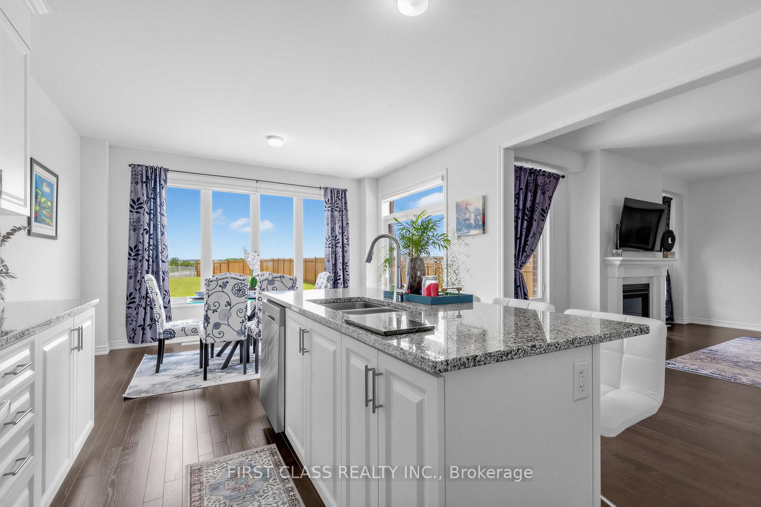 Photo 17 of 15 Abbey Crescent, Barrie, Rural Barrie Southeast — HOMEH
