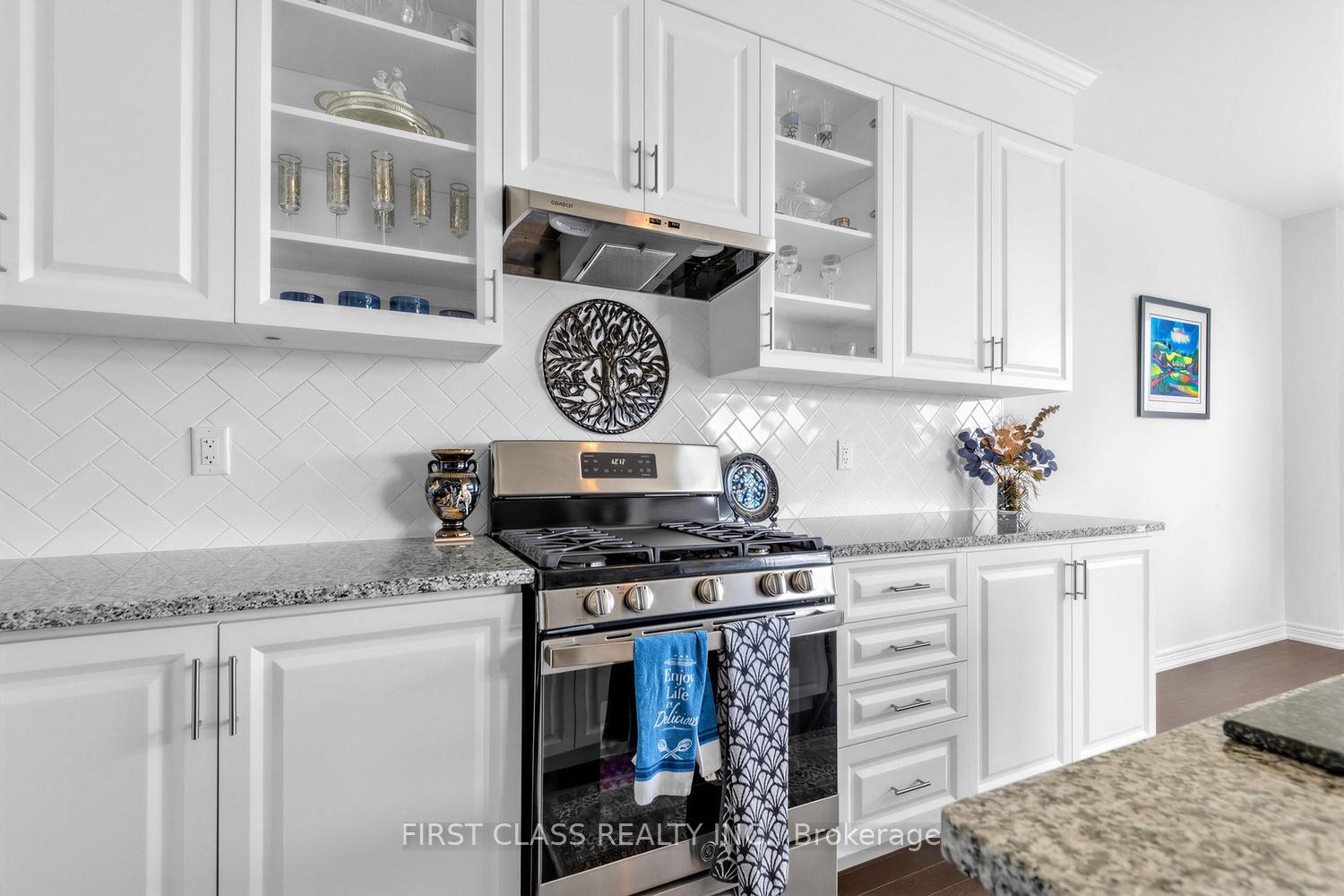 Photo 18 of 15 Abbey Crescent, Barrie, Rural Barrie Southeast — HOMEH