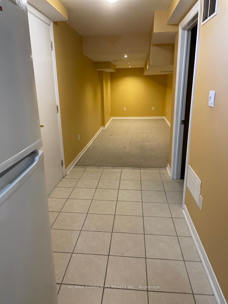 Photo 4 of Unit Basement, 24 Elmrill Road, Markham, Berczy — HOMEH