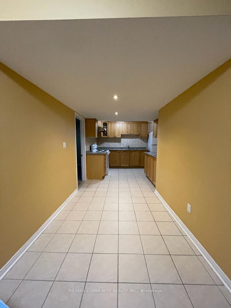 Photo 9 of Unit Basement, 24 Elmrill Road, Markham, Berczy — HOMEH