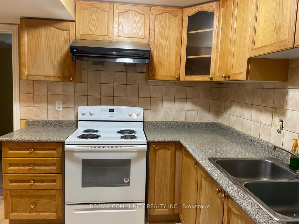 Photo 10 of Unit Basement, 24 Elmrill Road, Markham, Berczy — HOMEH