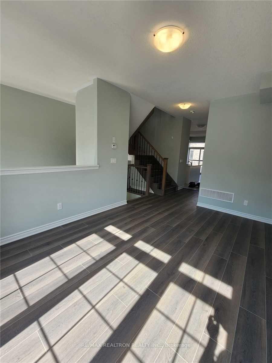 Photo 4 of 8 Royal Collection Way, Whitby, Lynde Creek — HOMEH