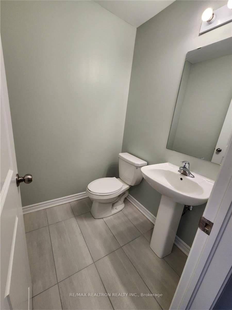 Photo 5 of 8 Royal Collection Way, Whitby, Lynde Creek — HOMEH