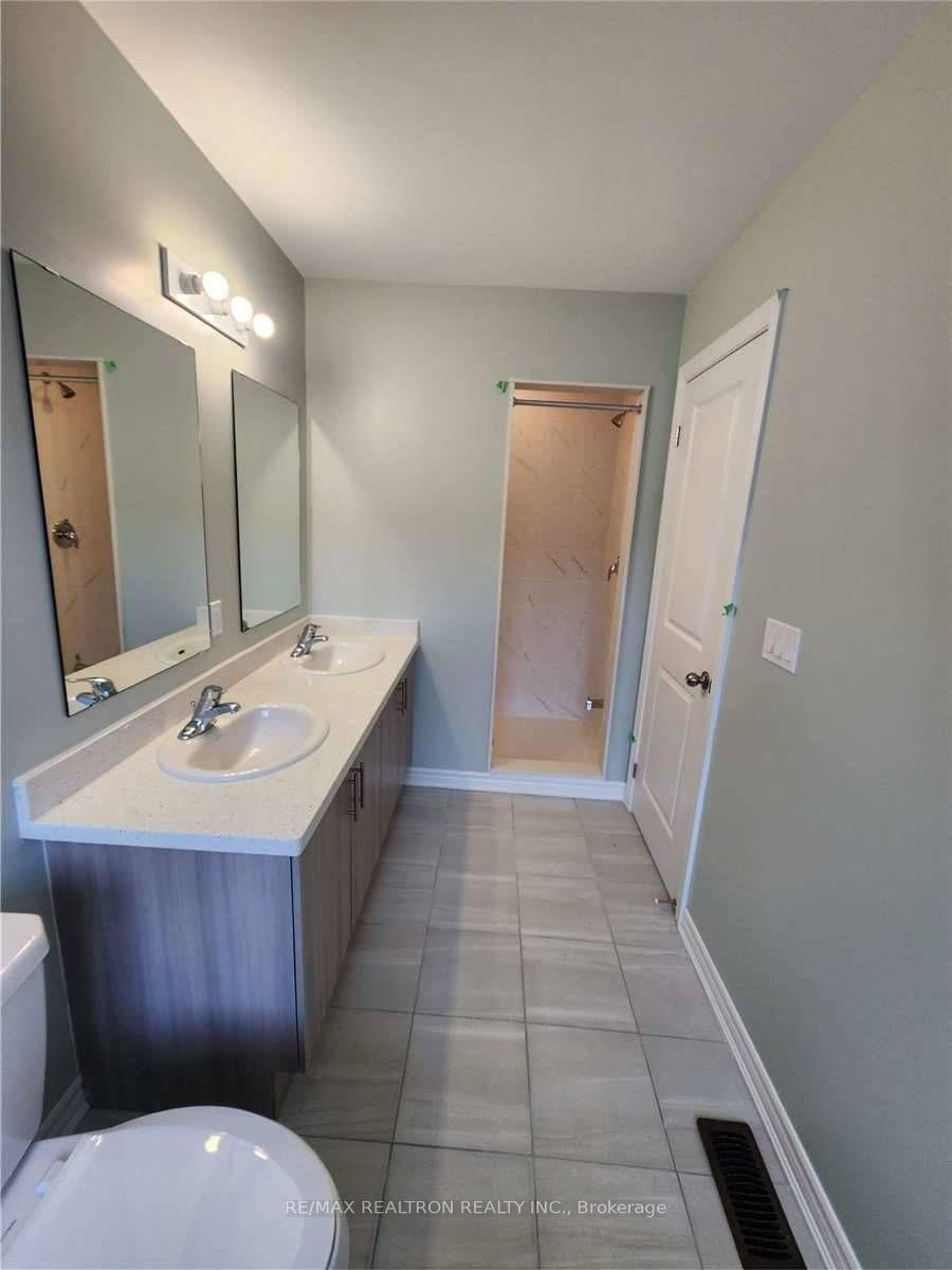 Photo 13 of 8 Royal Collection Way, Whitby, Lynde Creek — HOMEH