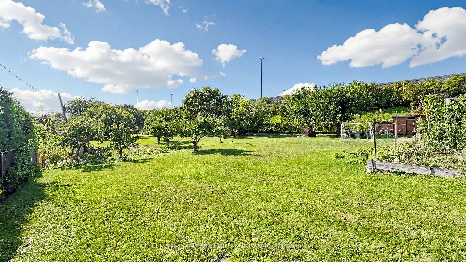 Photo 20 of Unit Lower, 6 Frankfort Avenue, North York, Rustic — HOMEH