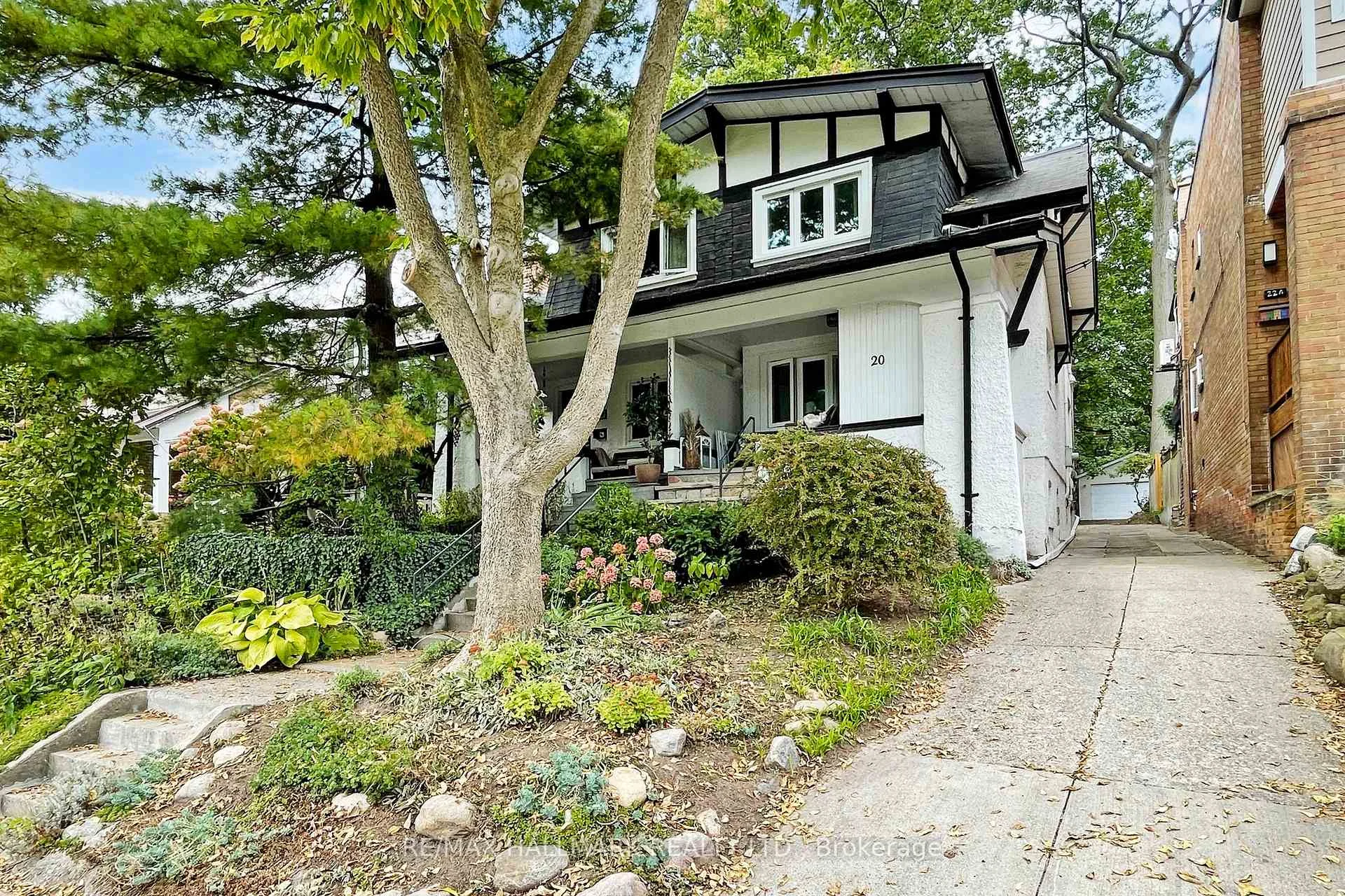Photo 2 of Unit Main/Second Floor, 20 Glenfern Avenue, Toronto, The Beaches — HOMEH