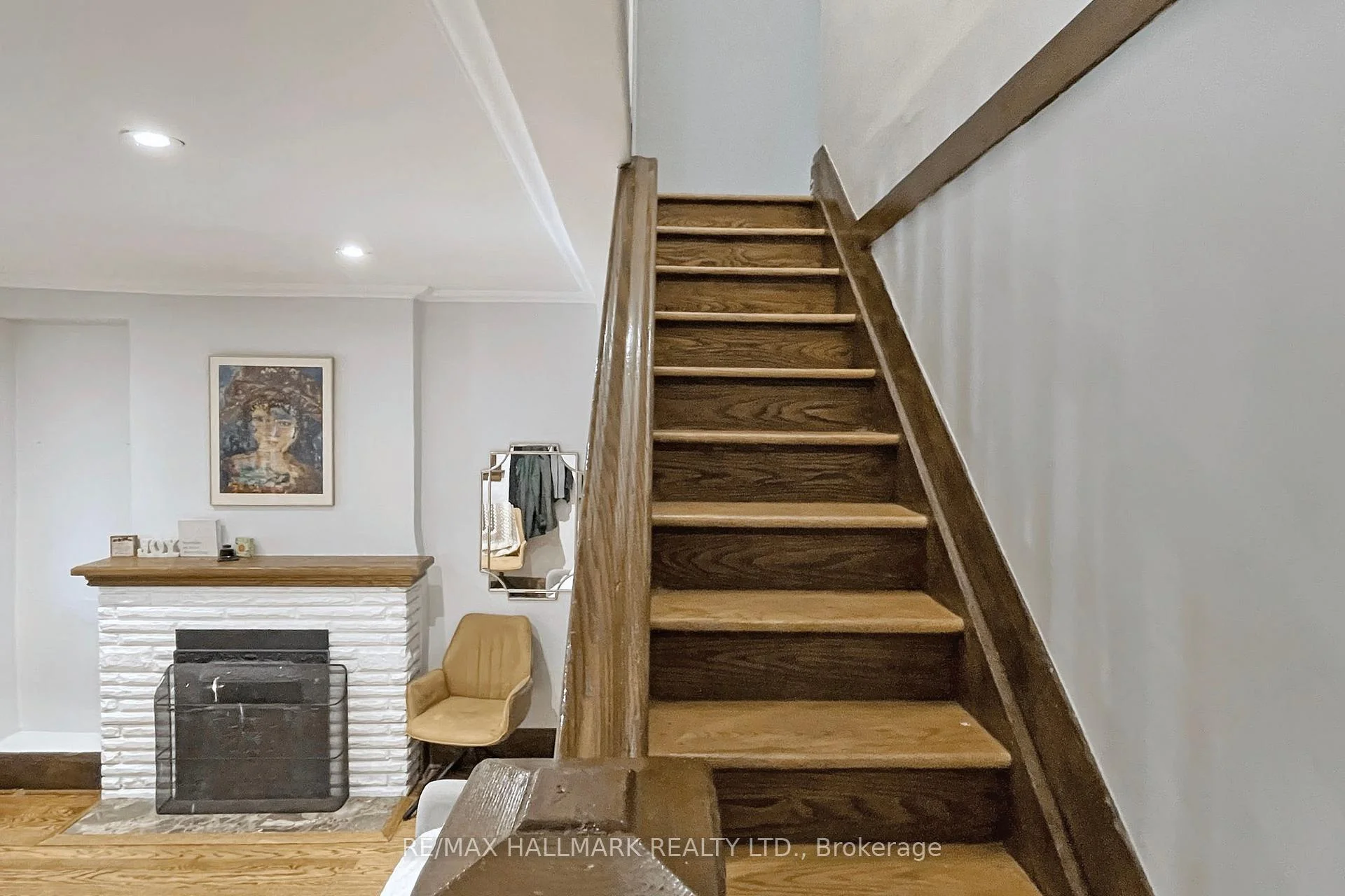Photo 12 of Unit Main/Second Floor, 20 Glenfern Avenue, Toronto, The Beaches — HOMEH