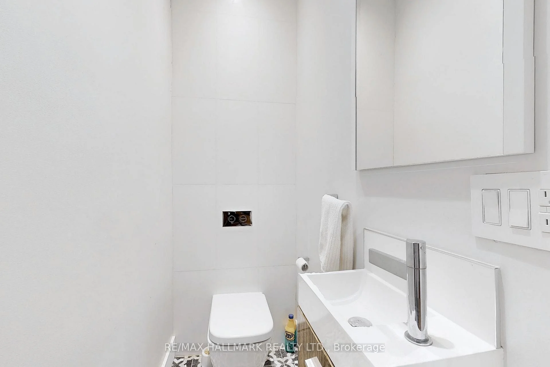 Photo 13 of Unit Main/Second Floor, 20 Glenfern Avenue, Toronto, The Beaches — HOMEH