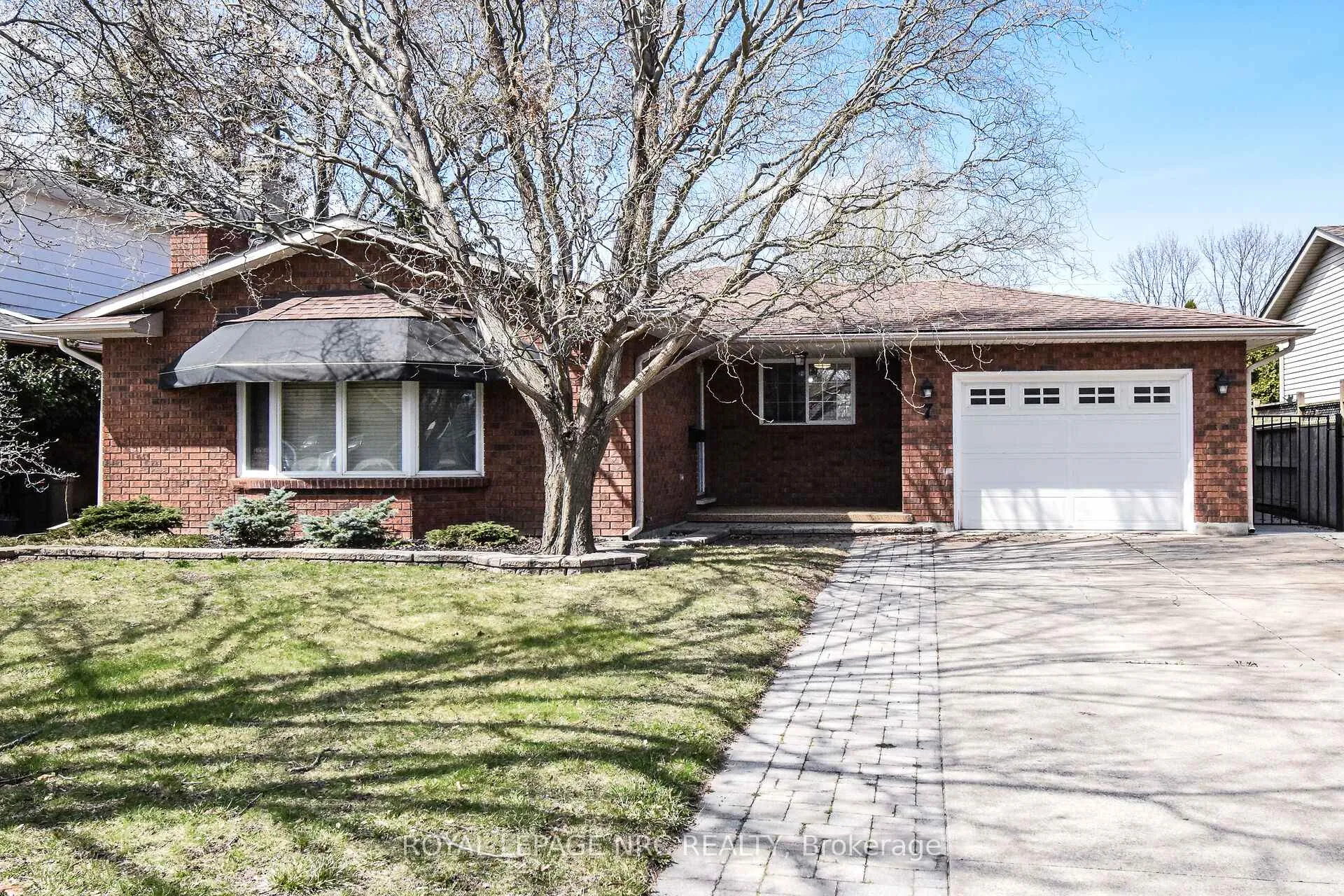 Photo 1 of 7 Port Master Drive, St. Catharines, Martindale Pond — HOMEH