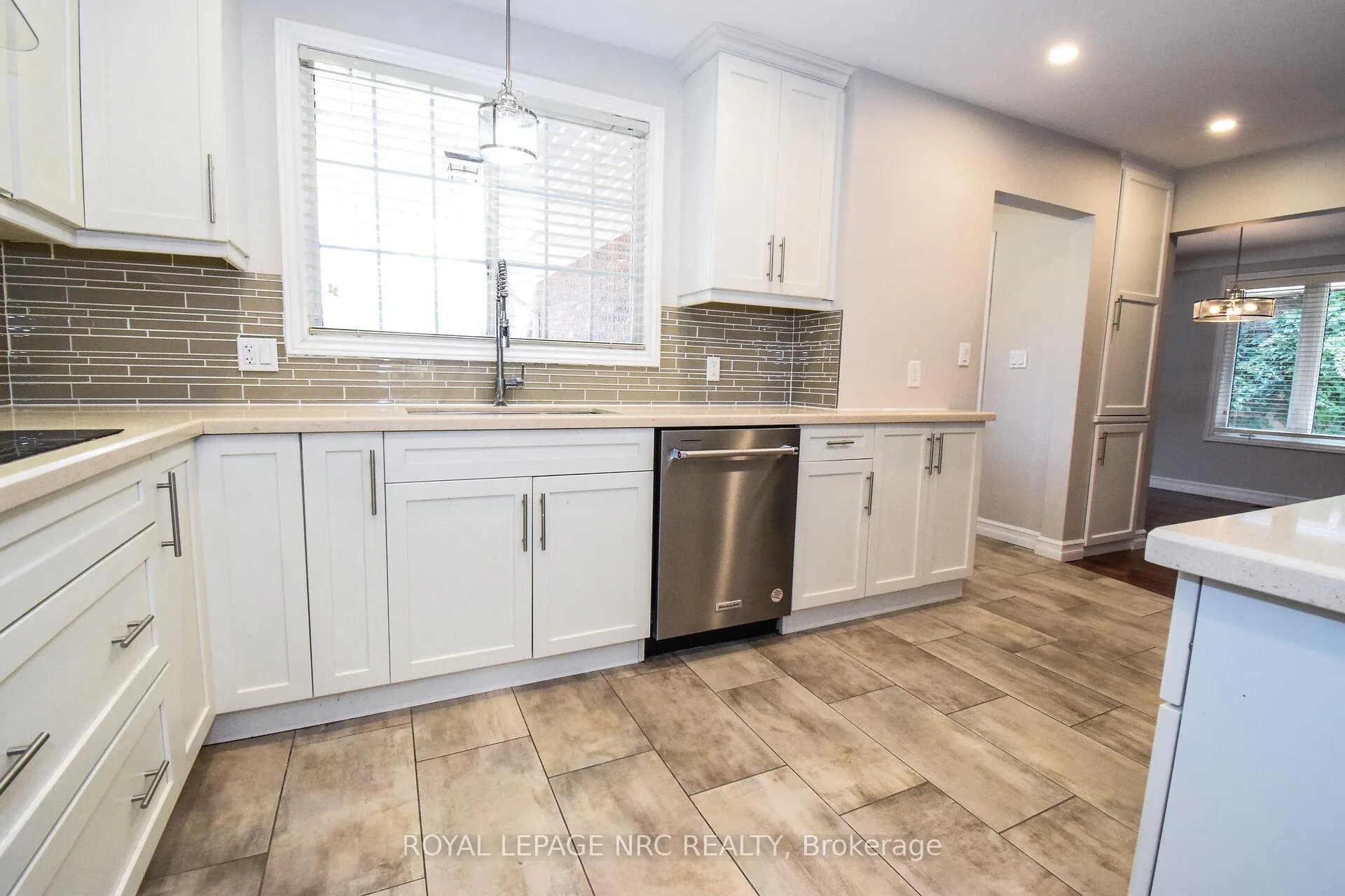 Photo 10 of 7 Port Master Drive, St. Catharines, Martindale Pond — HOMEH