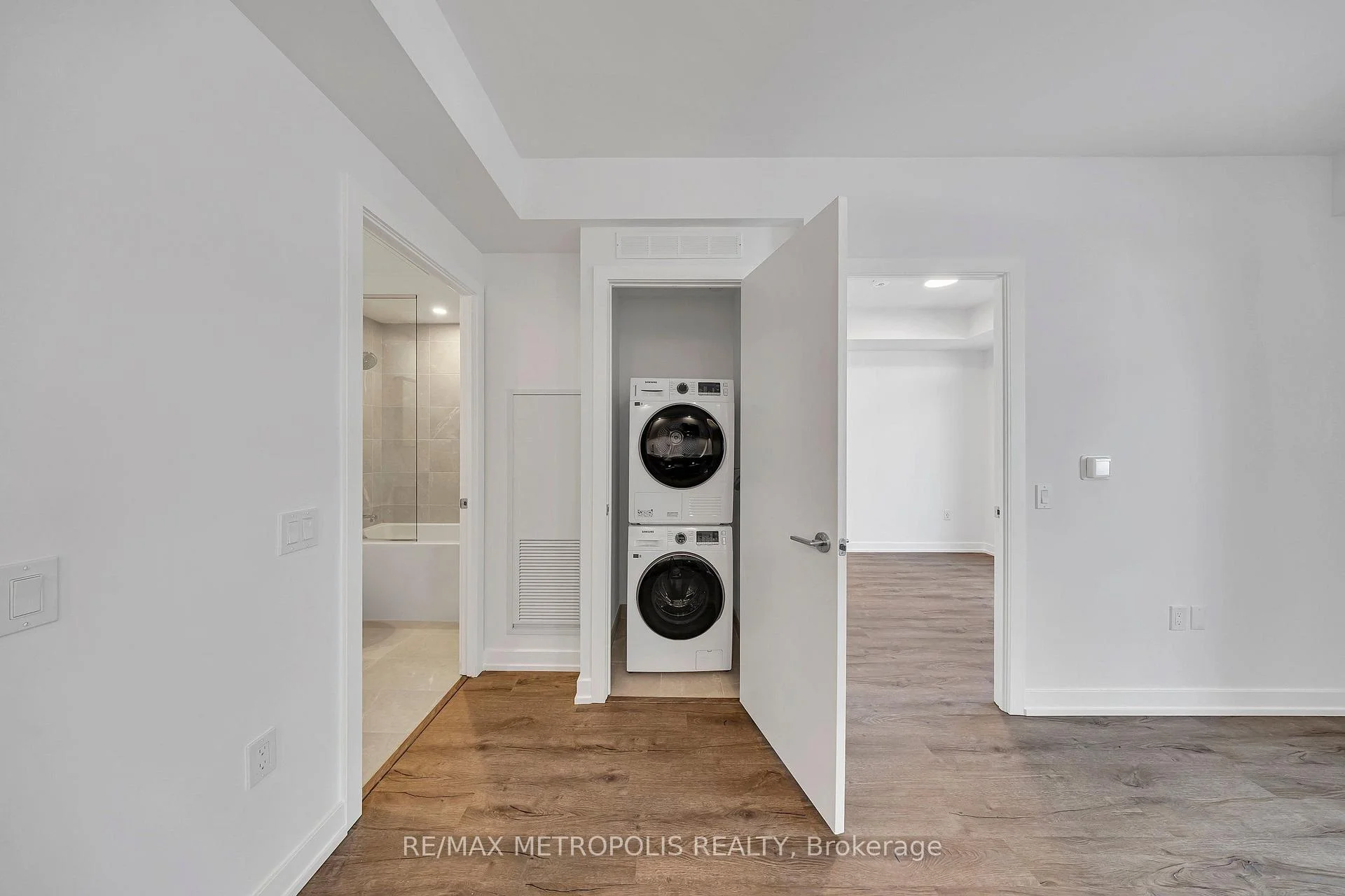 Photo 16 of Unit 1507 B, 21 Meadowdale Road, Vaughan, Vaughan Corporate Centre — HOMEH