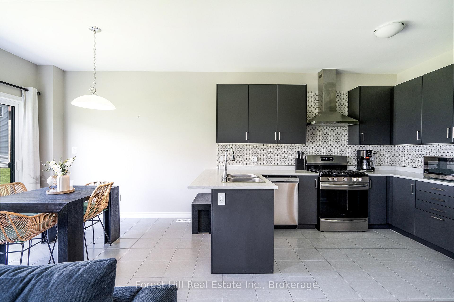 Photo 11 of 281 Springfield Crescent, Clearview, Stayner — HOMEH