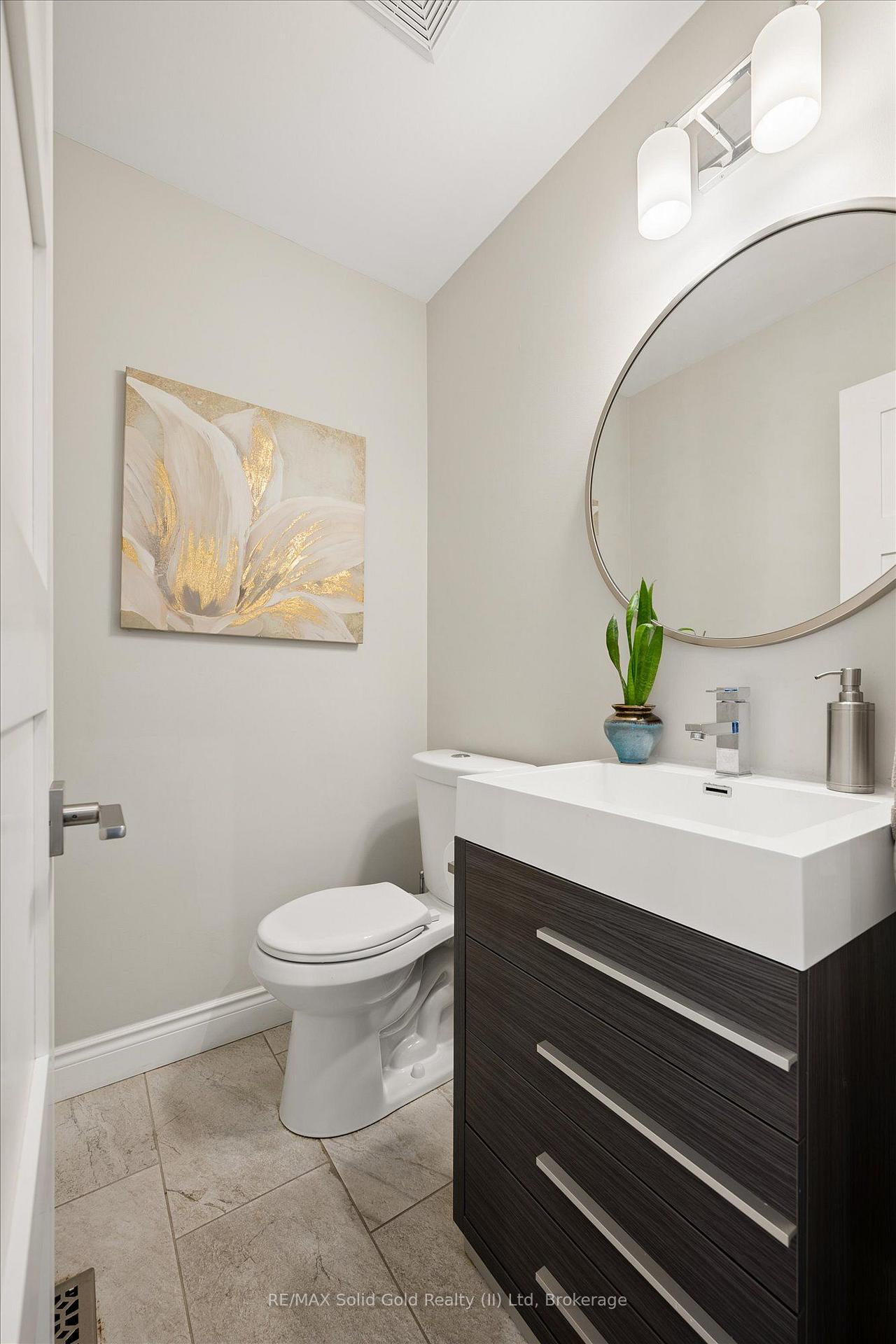 Photo 10 of 315 Crimson Crescent, Waterloo, Lexington/Lincoln Village — HOMEH