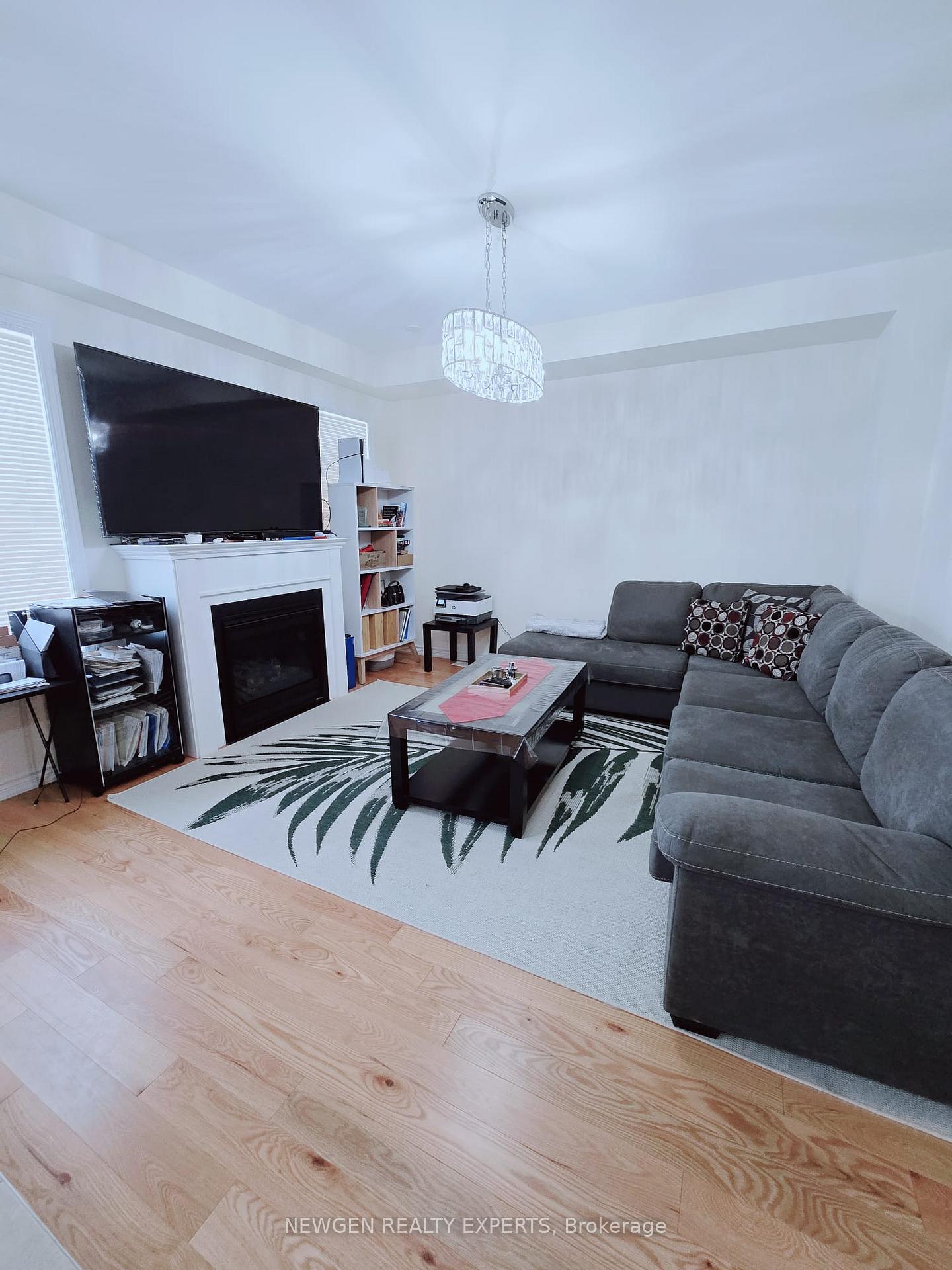 Photo 5 of 12 Cachia Lane, Ajax, Northwest Ajax — HOMEH
