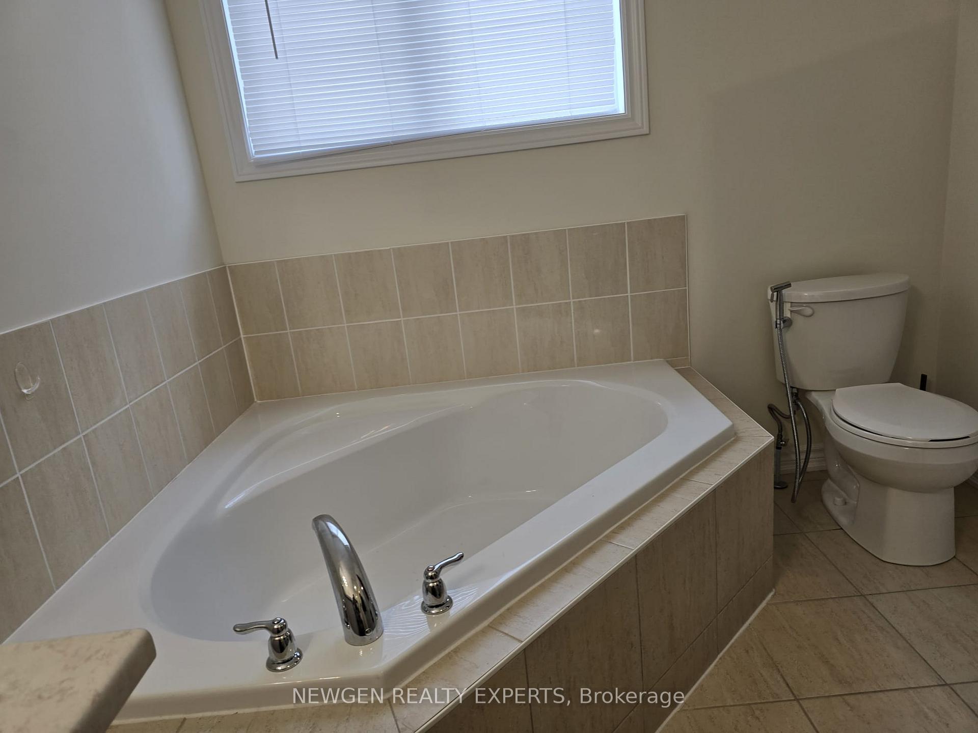 Photo 7 of 12 Cachia Lane, Ajax, Northwest Ajax — HOMEH