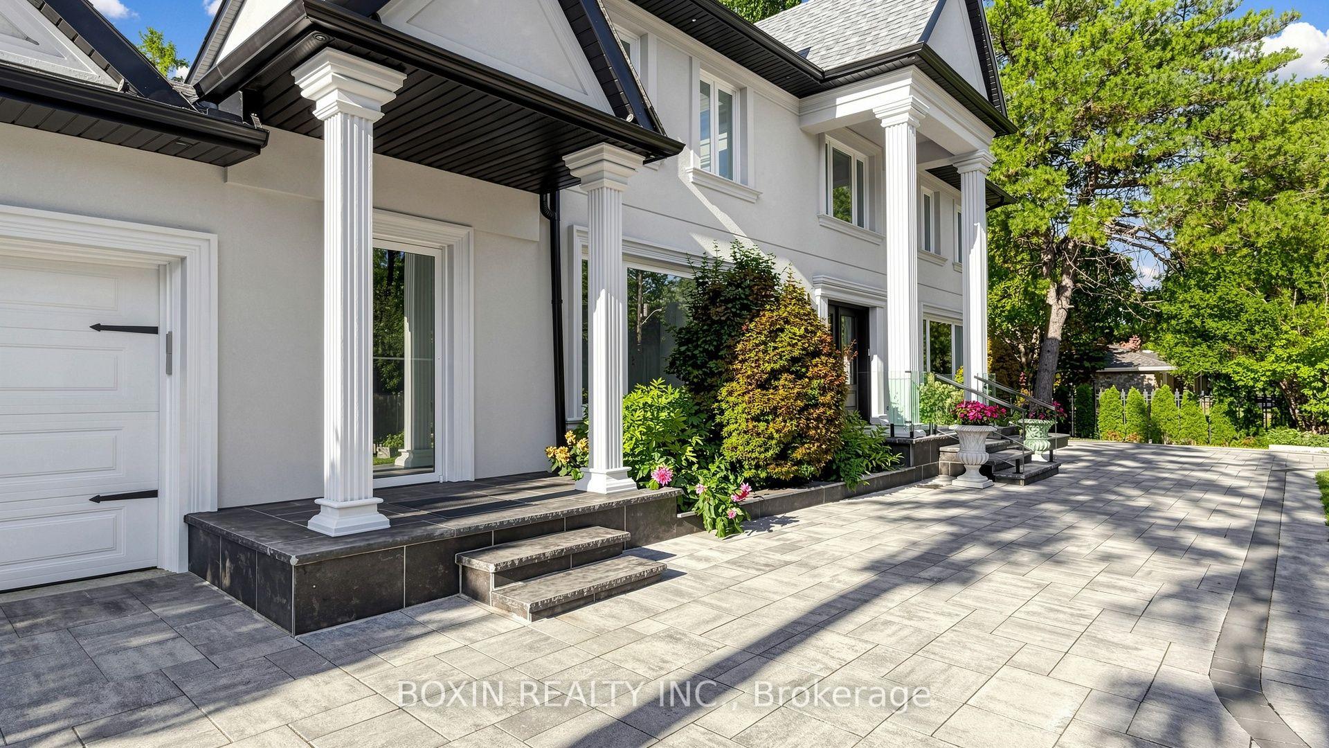 Photo 4 of 33 Wilket Road, North York, Bridle Path-Sunnybrook-York Mills — HOMEH