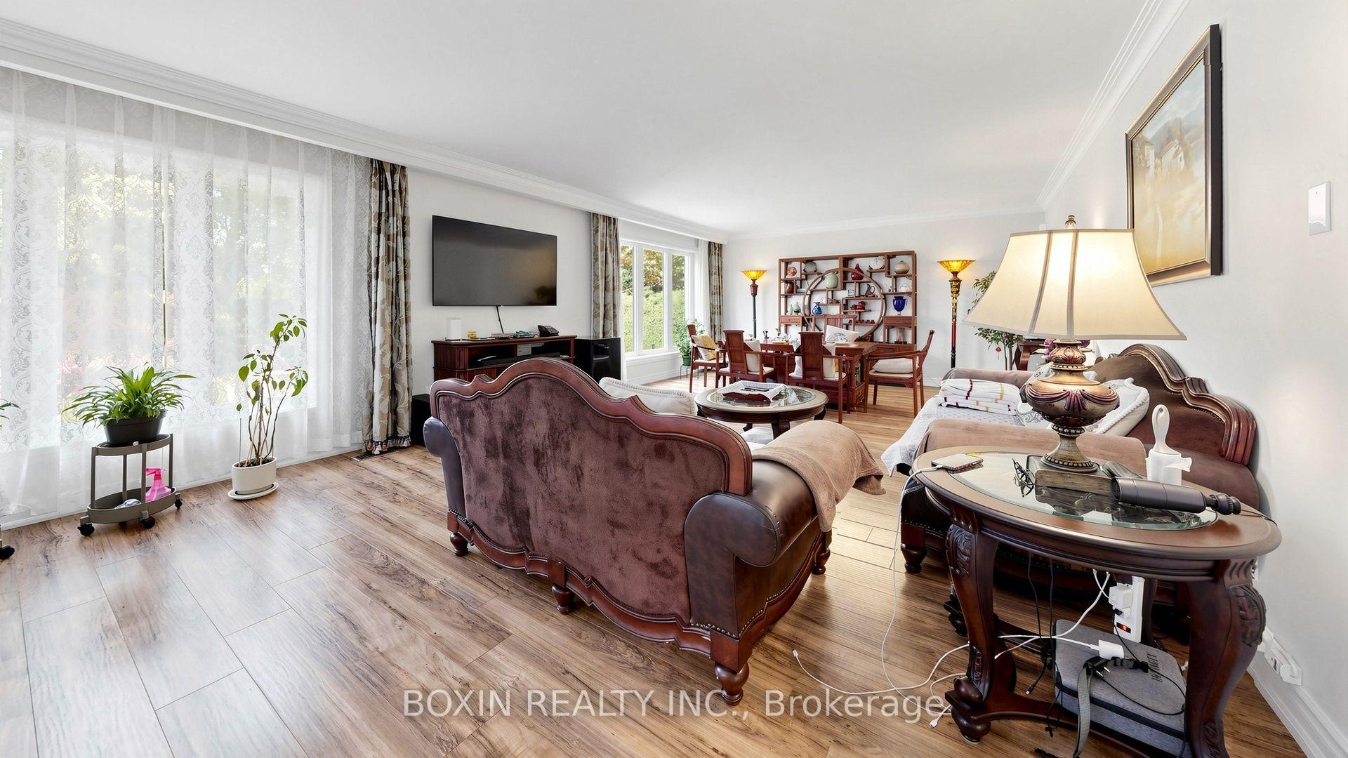 Photo 9 of 33 Wilket Road, North York, Bridle Path-Sunnybrook-York Mills — HOMEH