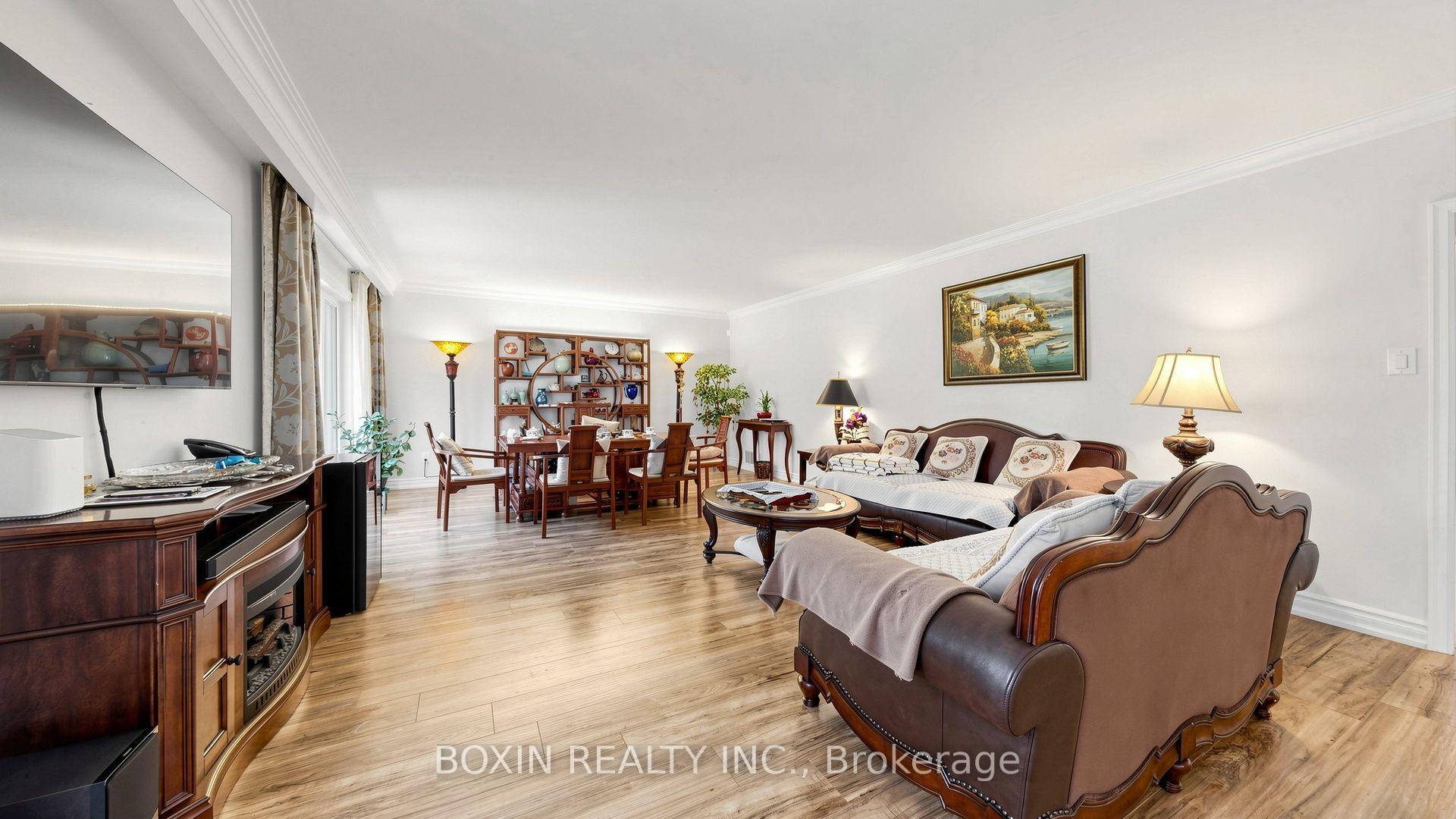 Photo 8 of 33 Wilket Road, North York, Bridle Path-Sunnybrook-York Mills — HOMEH