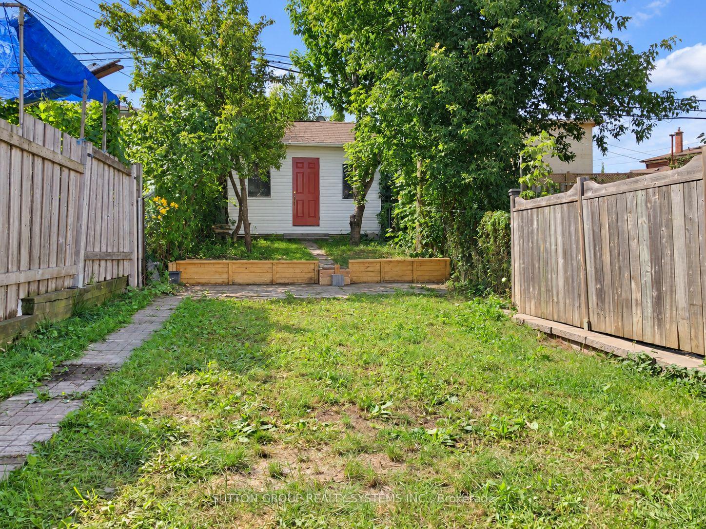 Photo 14 of 2094 Dufferin Street, Toronto, Caledonia-Fairbank — HOMEH