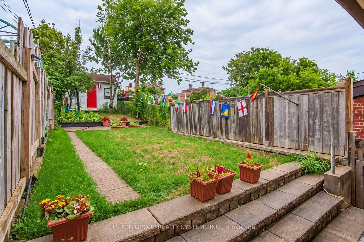 Photo 12 of 2094 Dufferin Street, Toronto, Caledonia-Fairbank — HOMEH