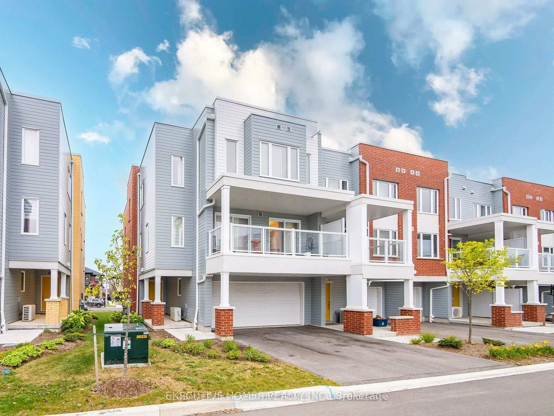 Photo 2 of 94 Progress Crescent, Kitchener, Trussler — HOMEH