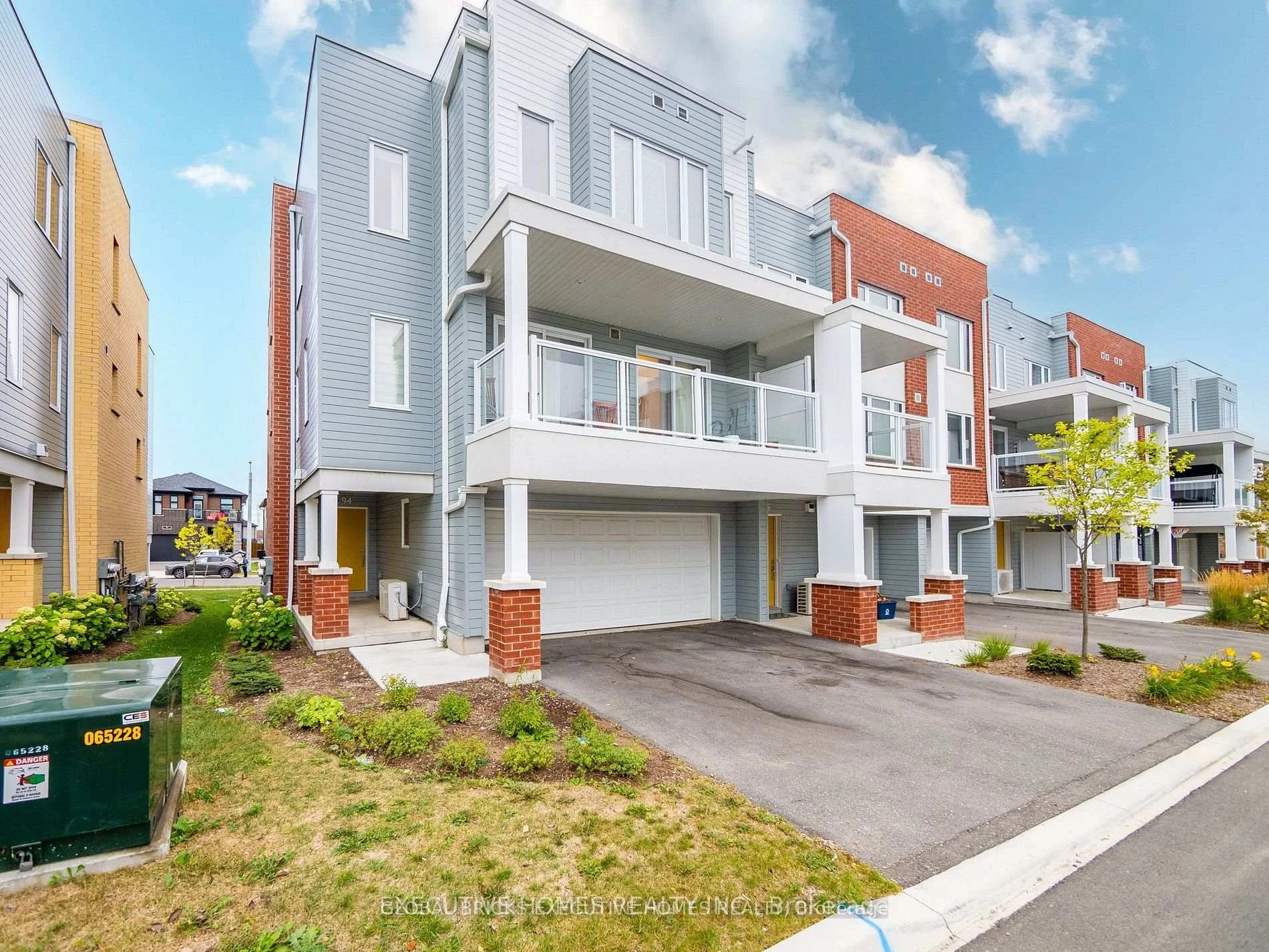 Photo 3 of 94 Progress Crescent, Kitchener, Trussler — HOMEH